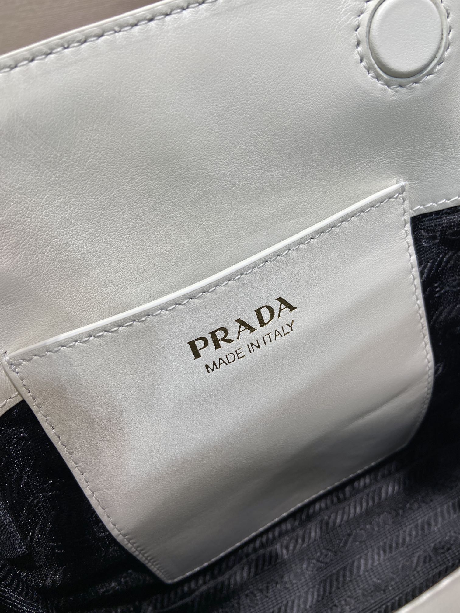 mini 普拉达 PRADA CarryI 斜跨手提 女包 白色 皮革 H0-1BA496_2C6A_F0PG7_V_OOO
