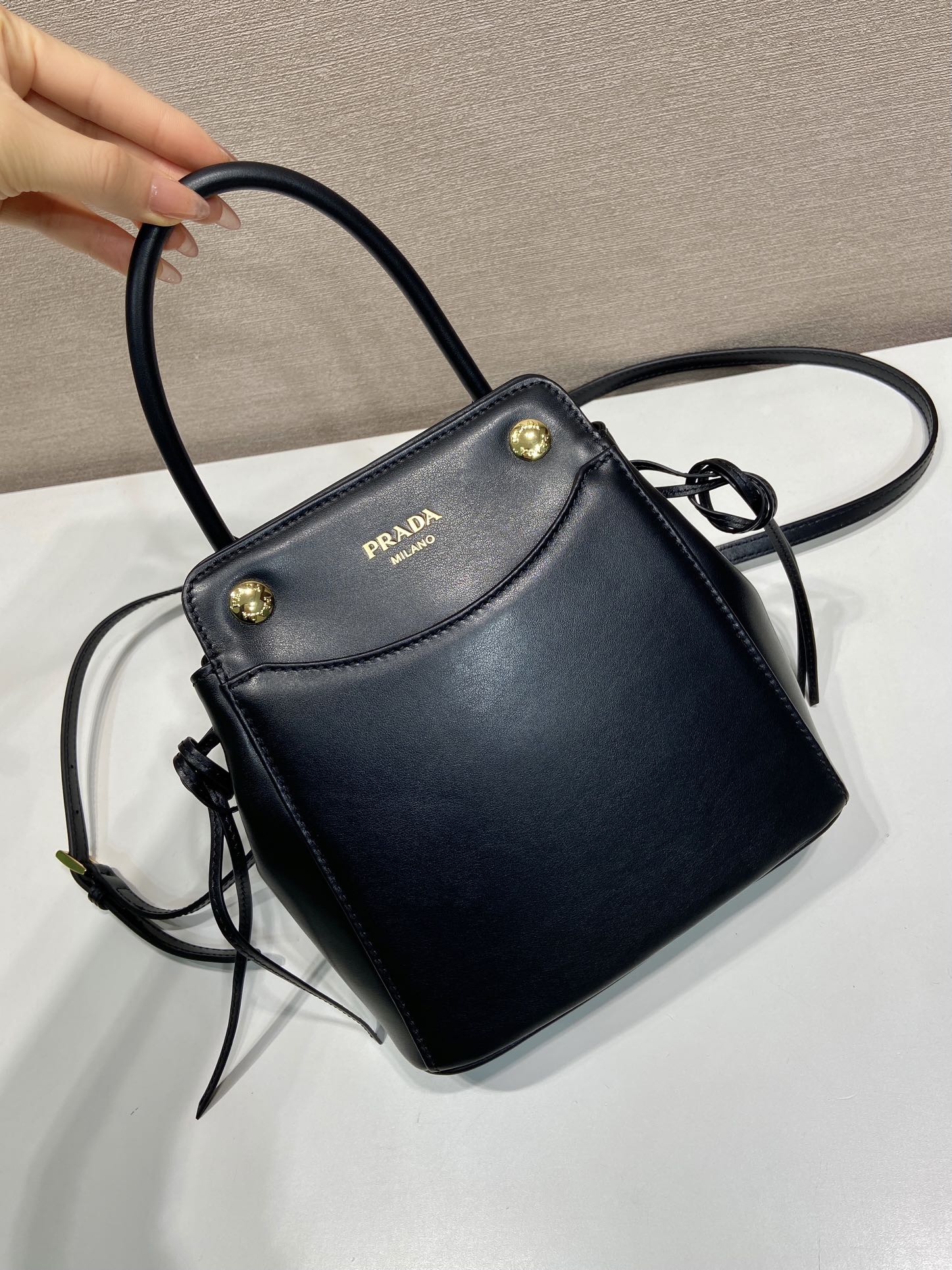 mini 普拉达 PRADA CarryI 斜跨手提 女包 黑色 皮革 H0-1BA496_2C6A_F0002_V_OOO