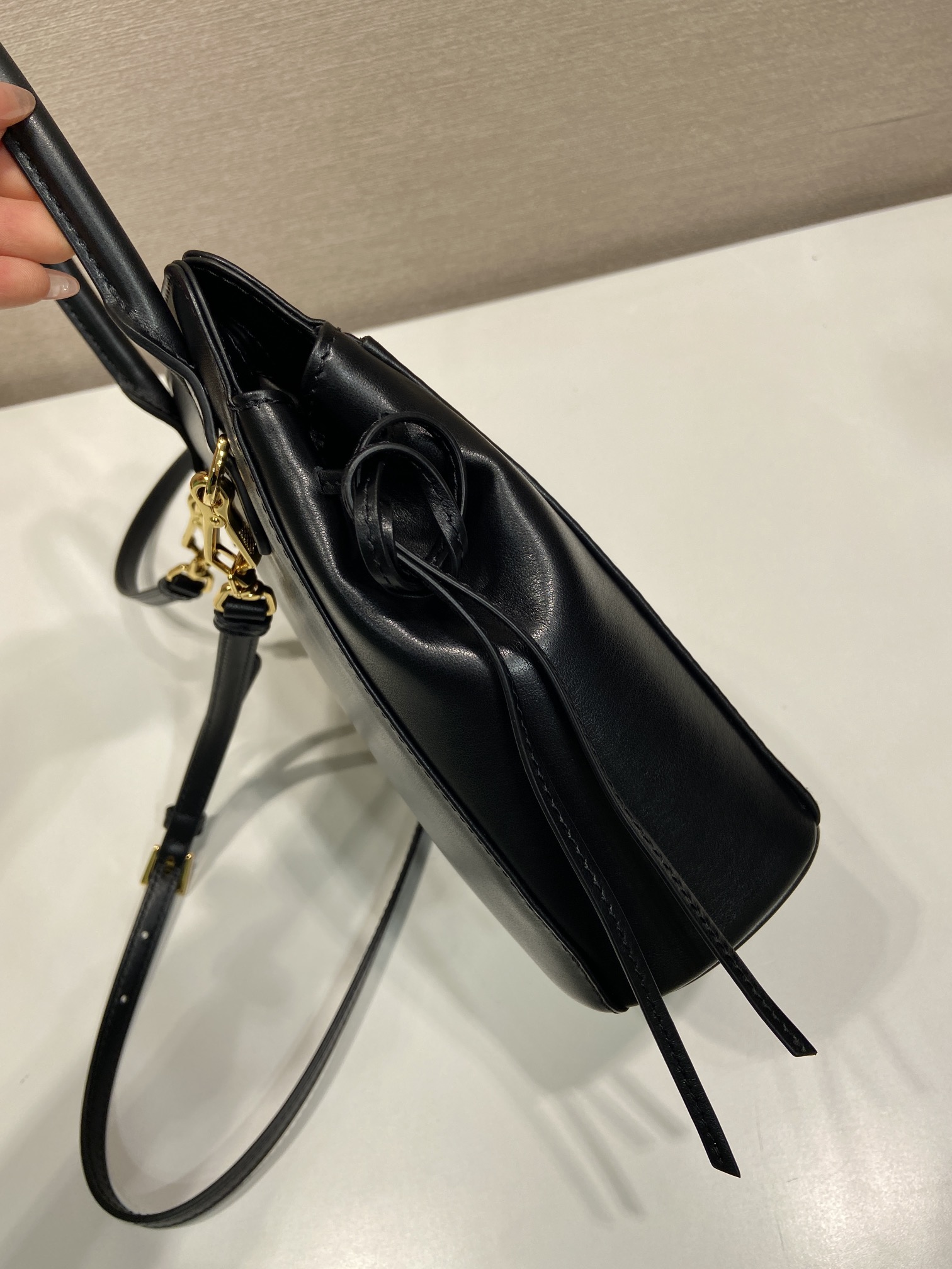 mini 普拉达 PRADA CarryI 斜跨手提 女包 黑色 皮革 H0-1BA496_2C6A_F0002_V_OOO