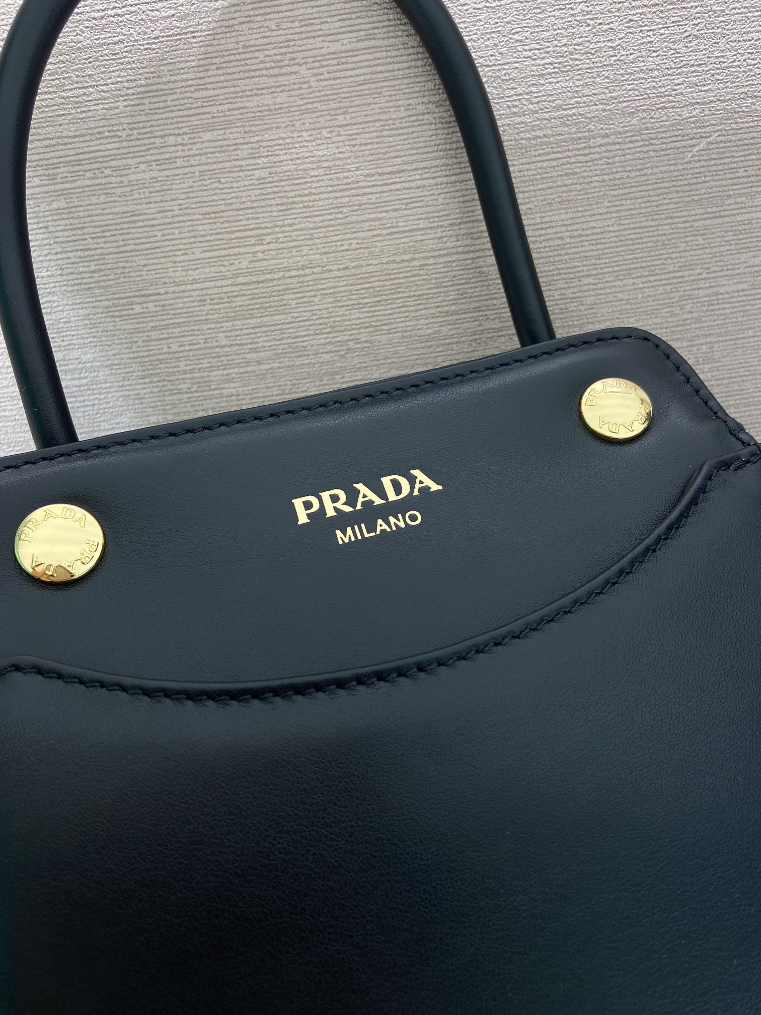mini 普拉达 PRADA CarryI 斜跨手提 女包 黑色 皮革 H0-1BA496_2C6A_F0002_V_OOO