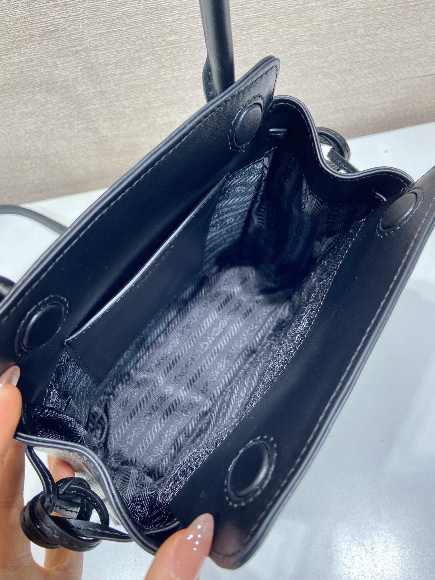 mini 普拉达 PRADA CarryI 斜跨手提 女包 黑色 皮革 H0-1BA496_2C6A_F0002_V_OOO