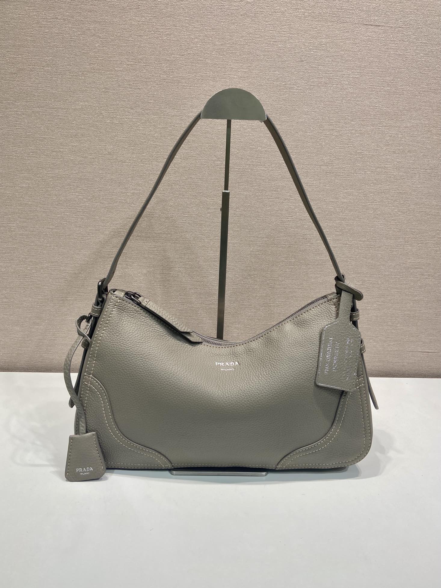 普拉达 PRADA Aimee 单肩手提 女包  黏土色 皮革 H0-1BC280_2HIK_F0572_V_OOO