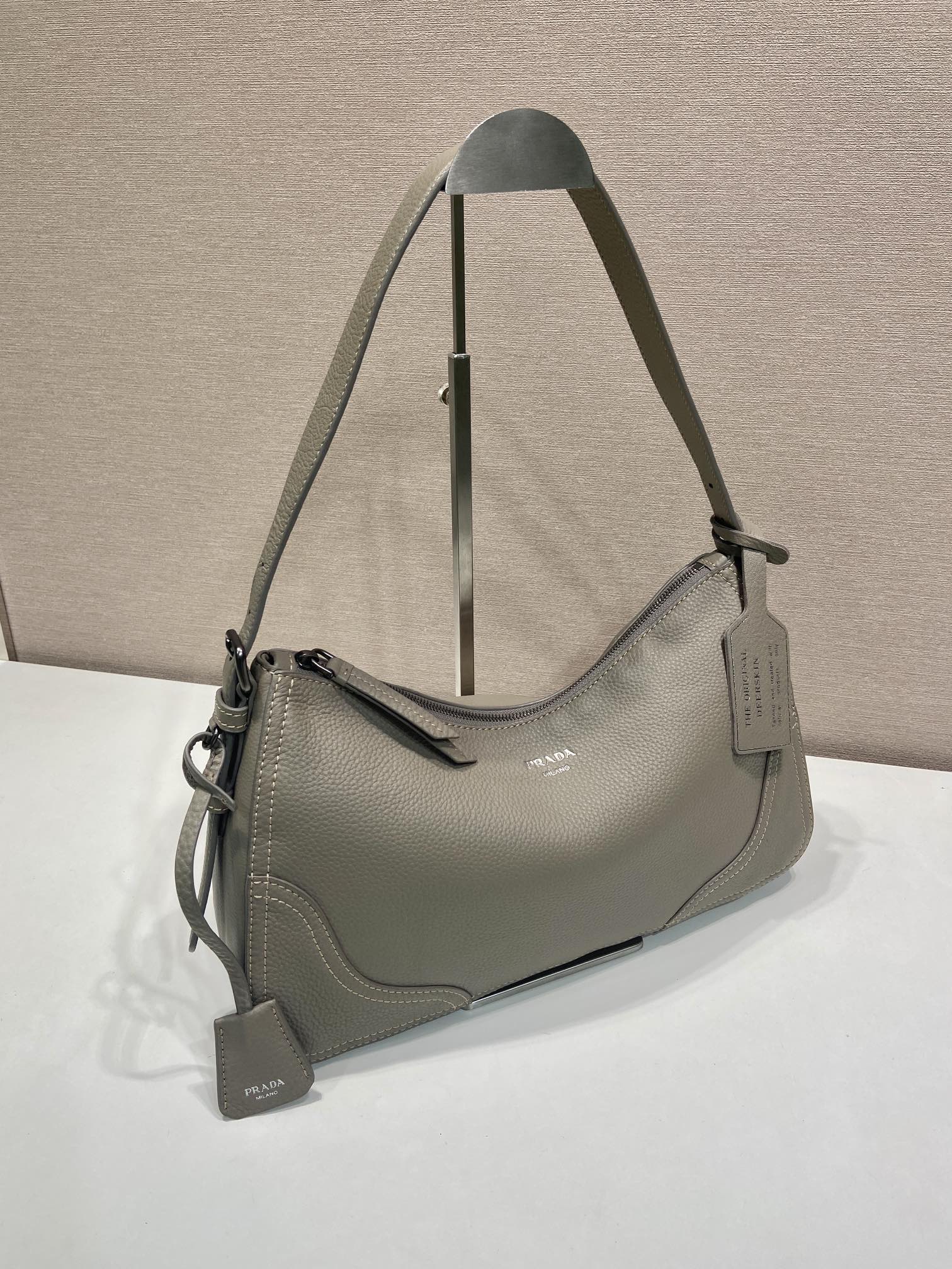 普拉达 PRADA Aimee 单肩手提 女包  黏土色 皮革 H0-1BC280_2HIK_F0572_V_OOO