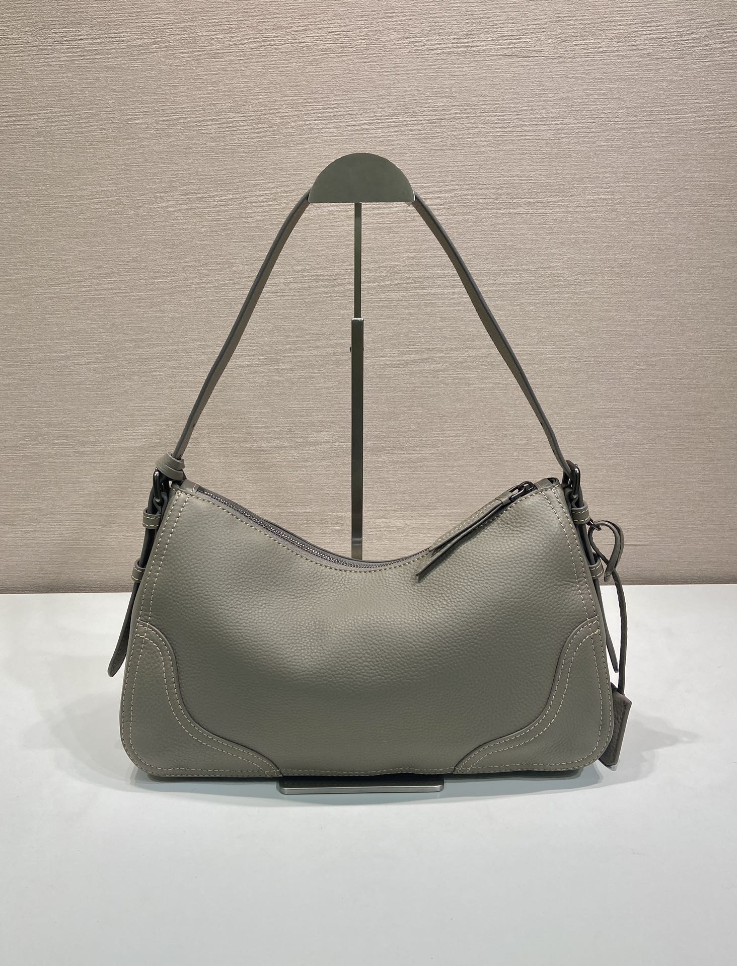 普拉达 PRADA Aimee 单肩手提 女包  黏土色 皮革 H0-1BC280_2HIK_F0572_V_OOO