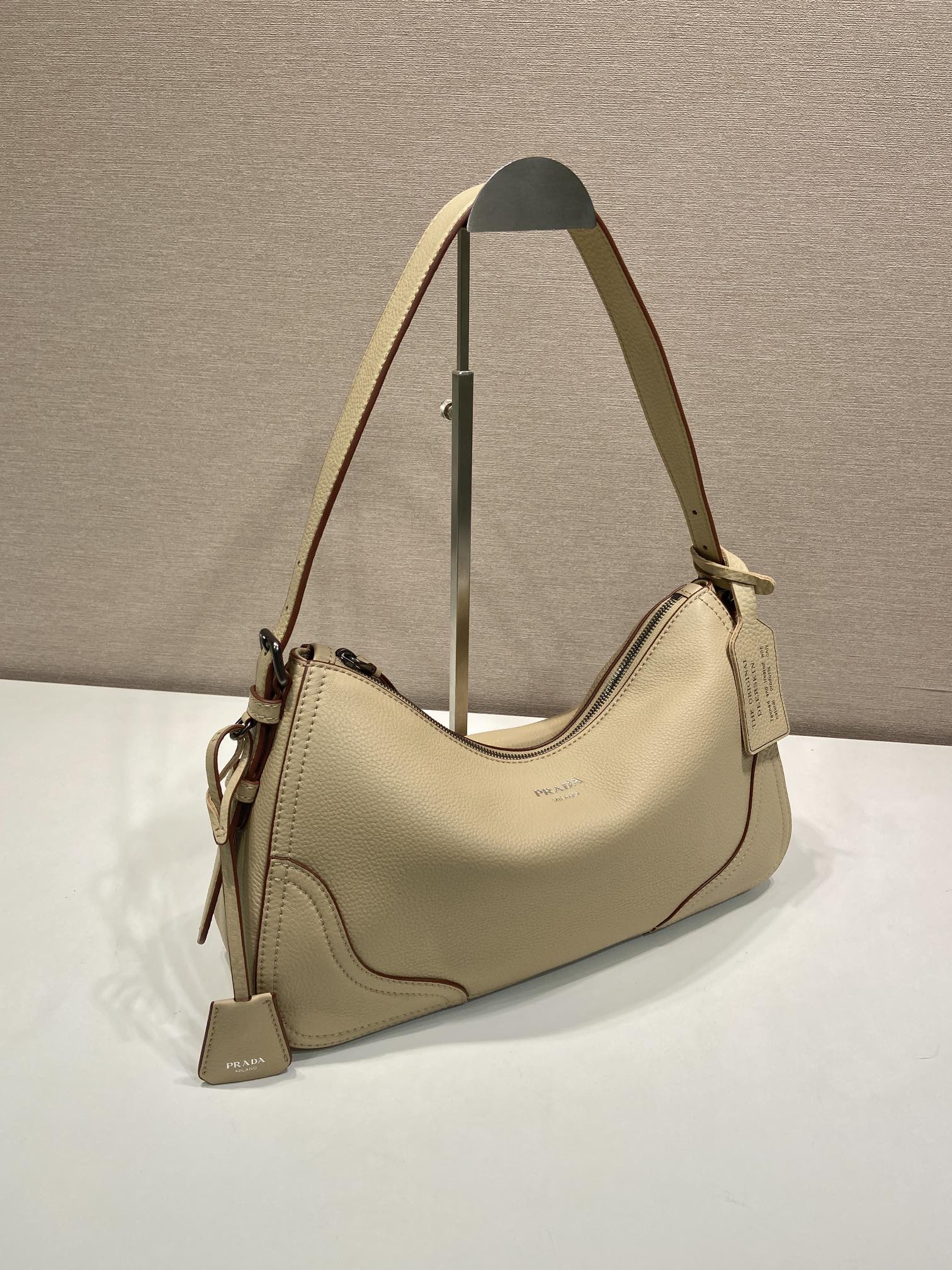 普拉达 PRADA Aimee 单肩手提 女包  沙米色 皮革 H0-1BC280_2HIK_F0036