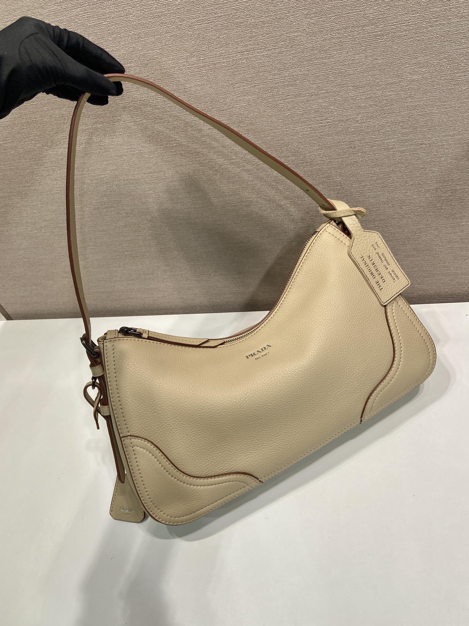 普拉达 PRADA Aimee 单肩手提 女包  沙米色 皮革 H0-1BC280_2HIK_F0036