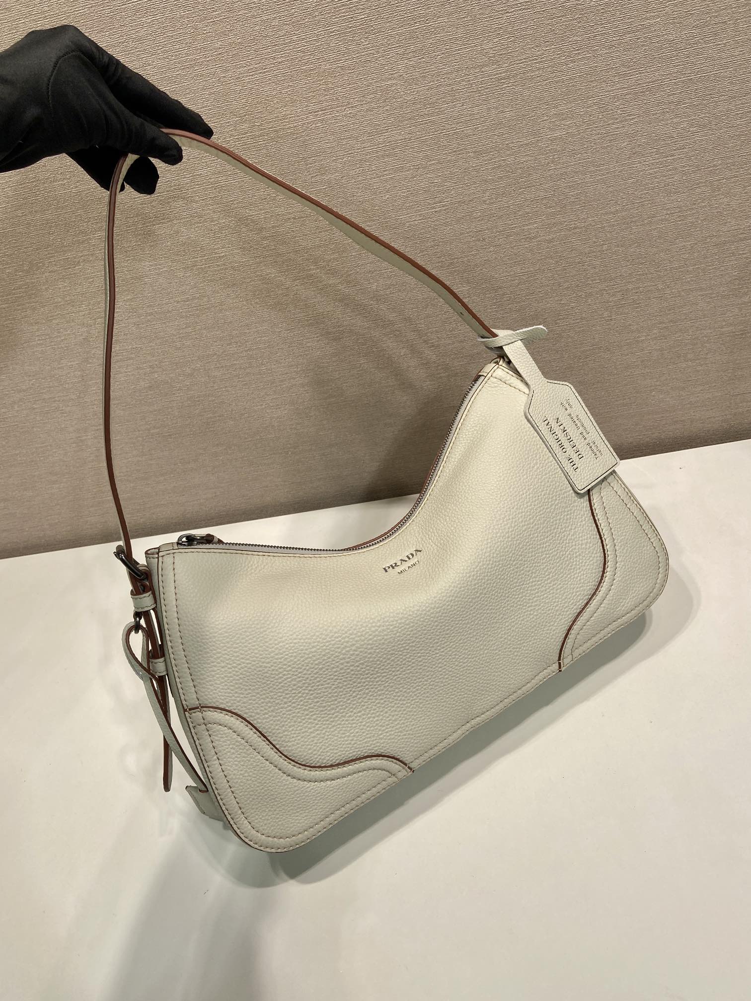 普拉达 PRADA Aimee 单肩手提 女包  米色 皮革 H0-1BC280_2HIK_F0K74_V_OOO
