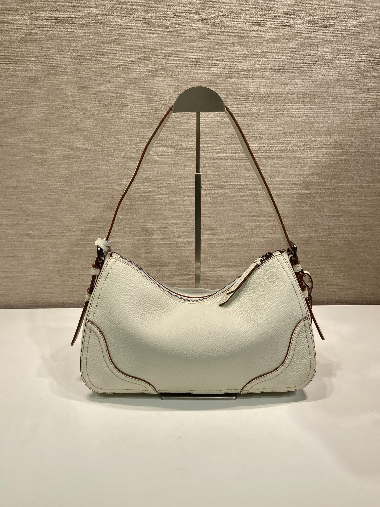 普拉达 PRADA Aimee 单肩手提 女包  米色 皮革 H0-1BC280_2HIK_F0K74_V_OOO