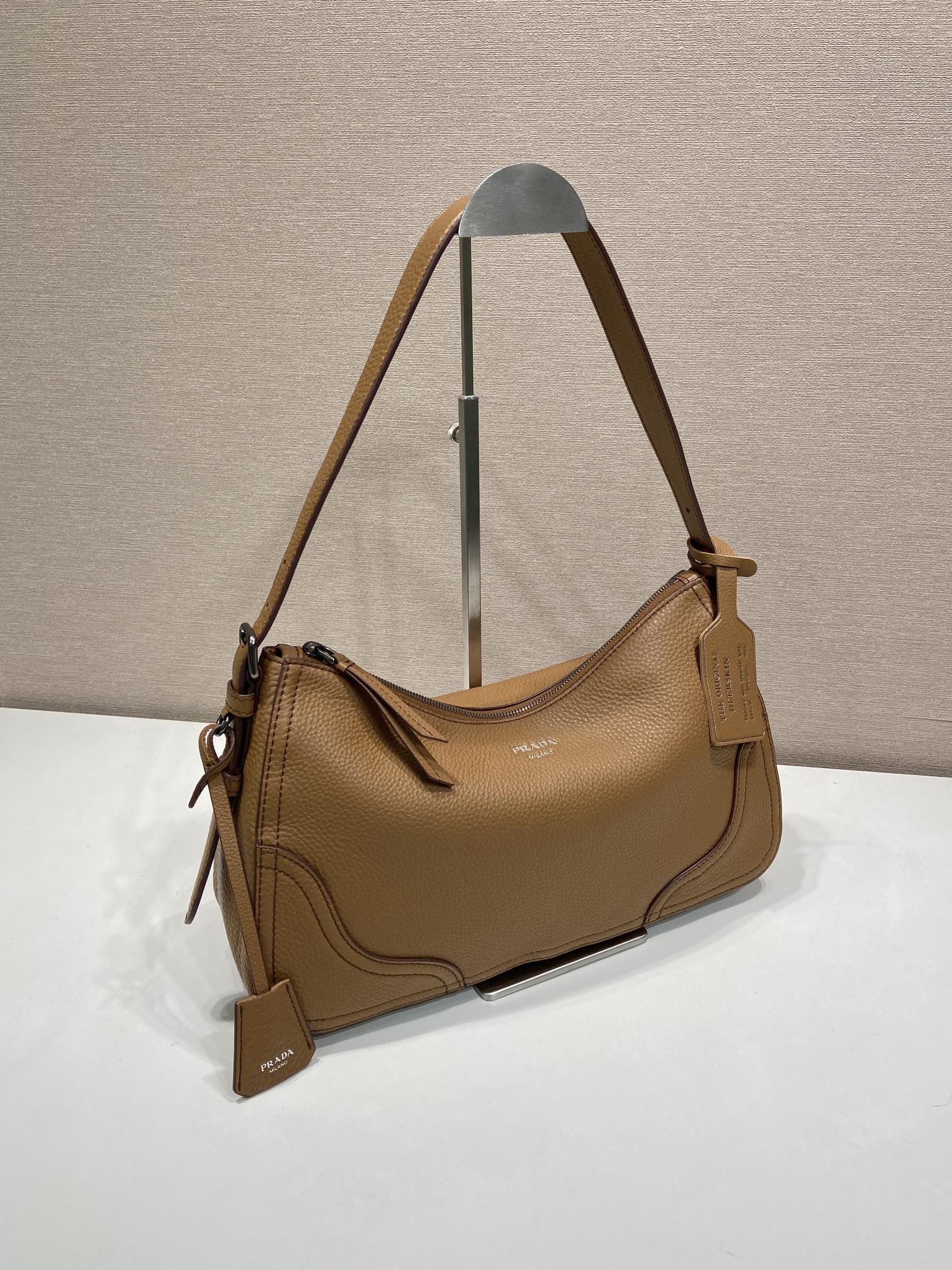 普拉达 PRADA Aimee 单肩手提 女包 焦糖色 皮革 H0-1BC280_2HIK_F098L_V_OOO