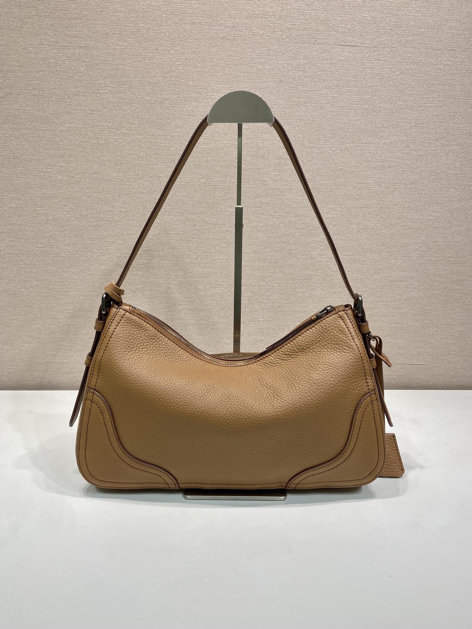 普拉达 PRADA Aimee 单肩手提 女包 焦糖色 皮革 H0-1BC280_2HIK_F098L_V_OOO
