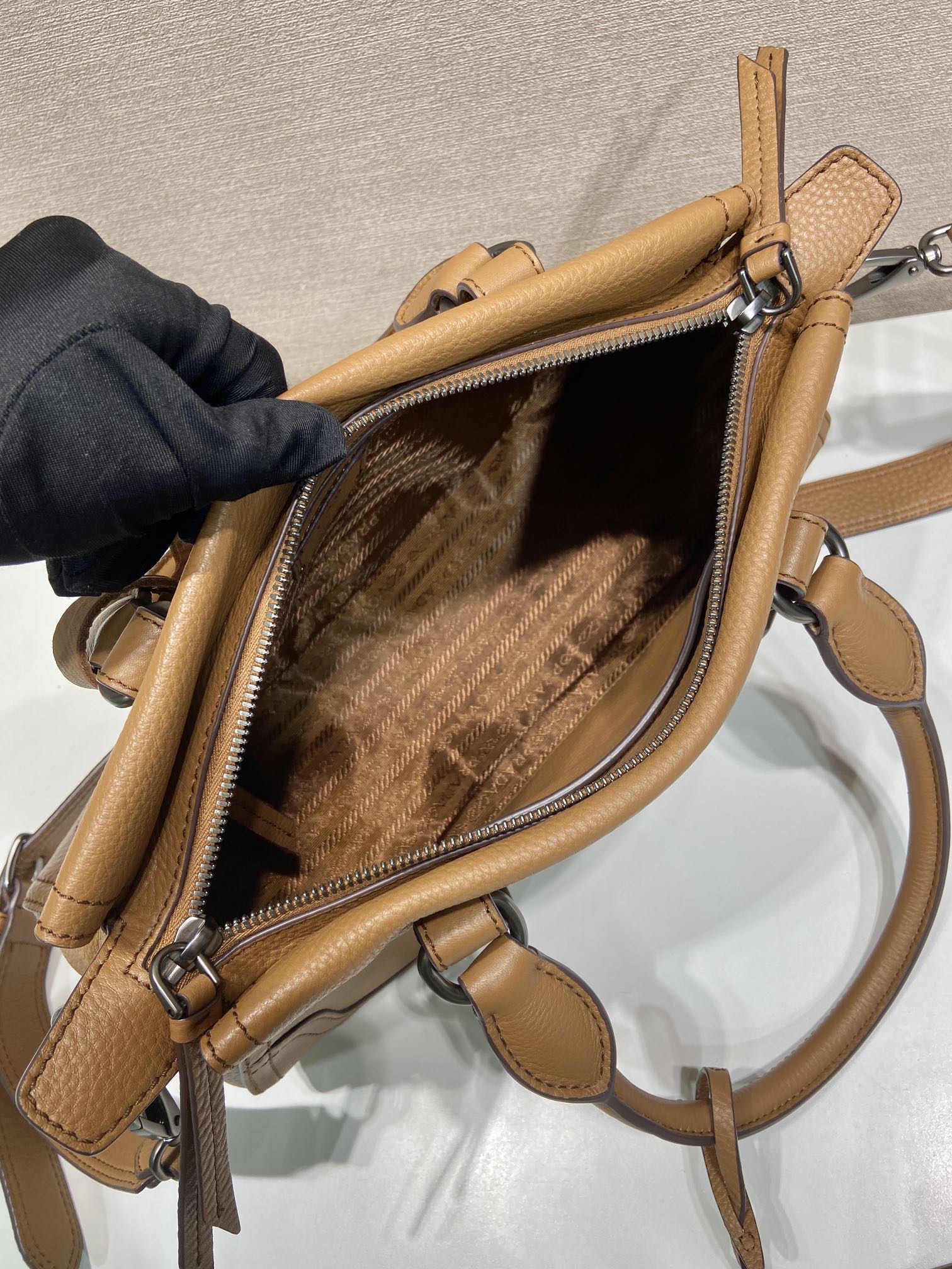 普拉达 PRADA Borsa  手提斜跨 女包  泥灰色 皮革 H0-1BG604_2HIK_F0572