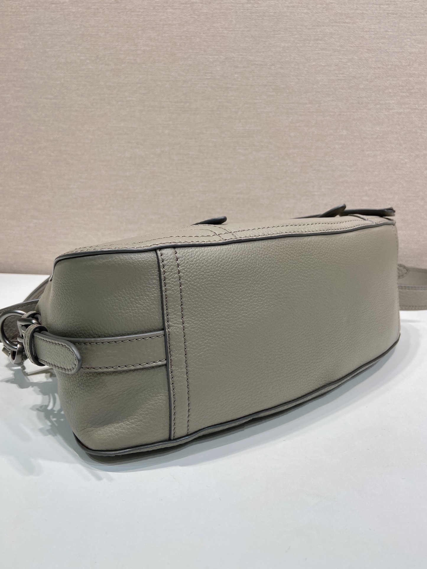 普拉达 PRADA Borsa  手提斜跨 女包  泥灰色 皮革 H0-1BG604_2HIK_F0572