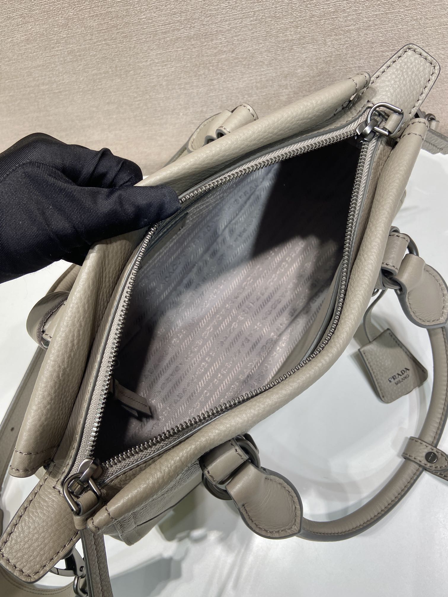 普拉达 PRADA Borsa  手提斜跨 女包  泥灰色 皮革 H0-1BG604_2HIK_F0572