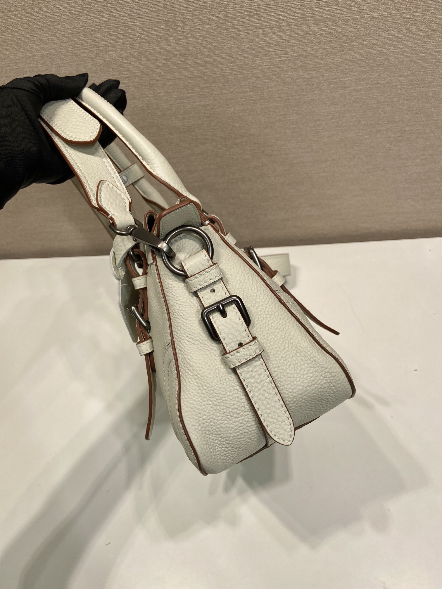 普拉达 PRADA Borsa  手提斜跨 女包  粉笔白 皮革 H0-1BG604_2HIK_F0K74