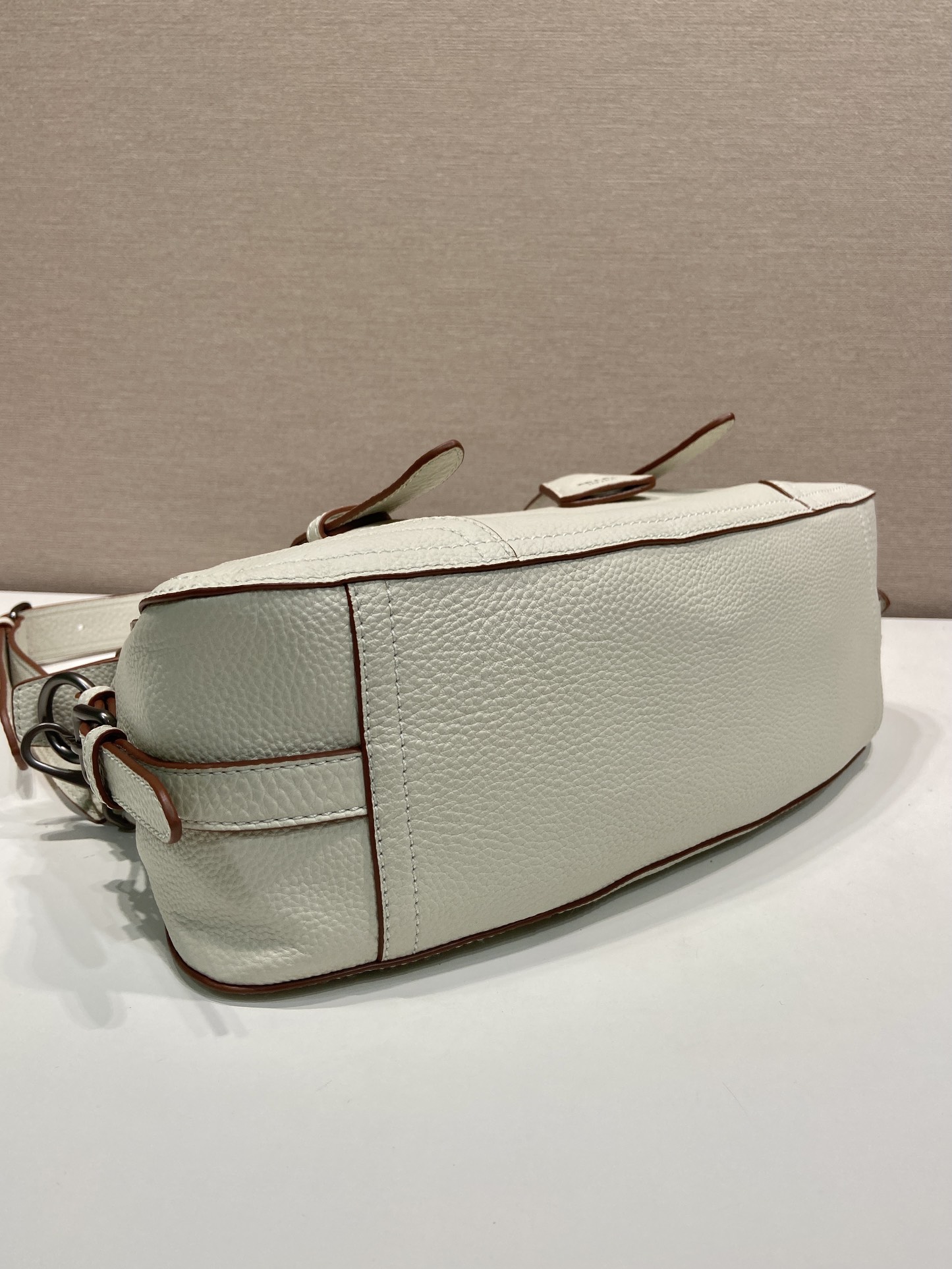 普拉达 PRADA Borsa  手提斜跨 女包  粉笔白 皮革 H0-1BG604_2HIK_F0K74