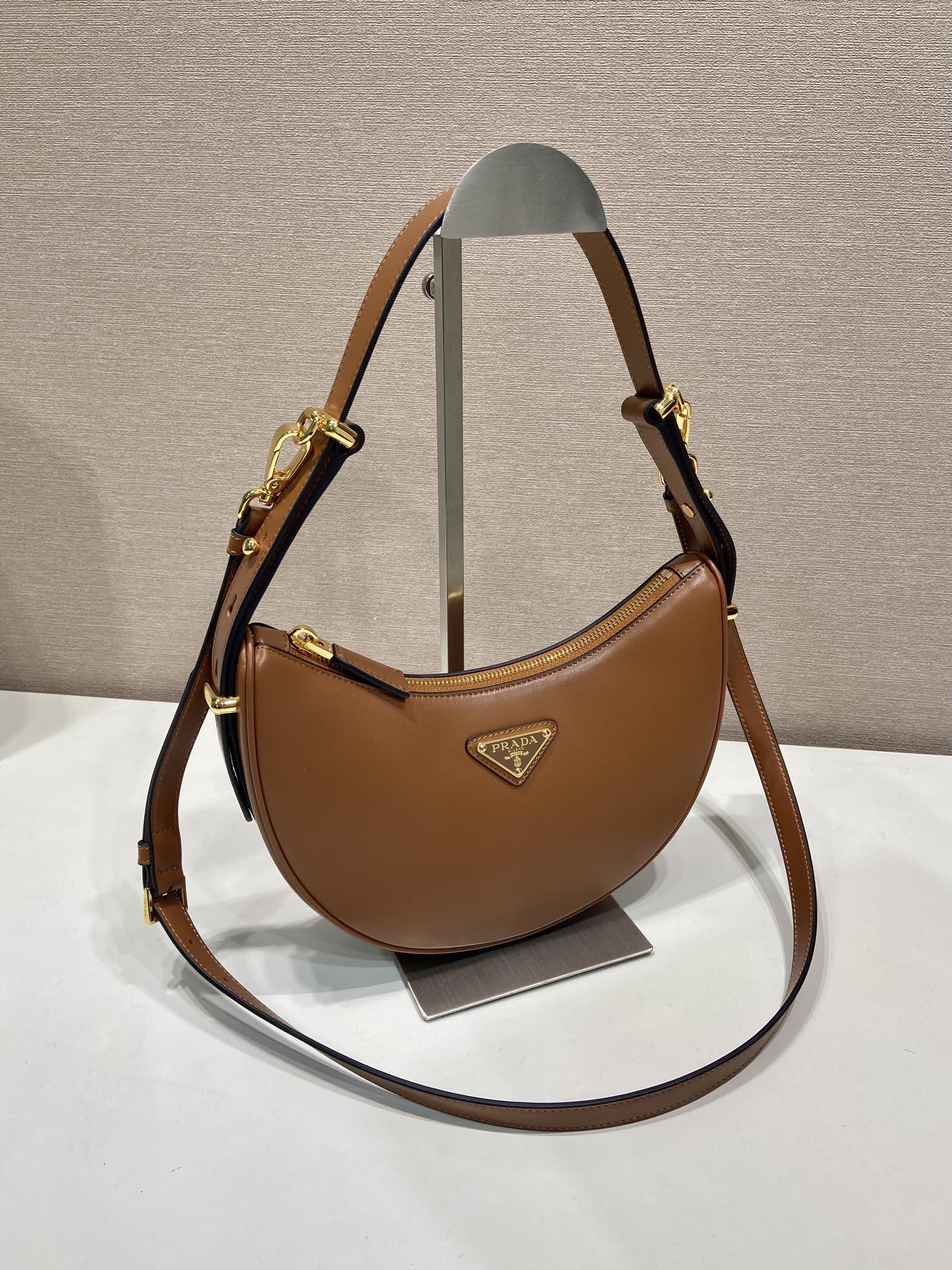 普拉达 PRADA Arque 手提腋下包  女包  棕色 皮革 H0-1BC194_ASK_F0XUG_V_HOO