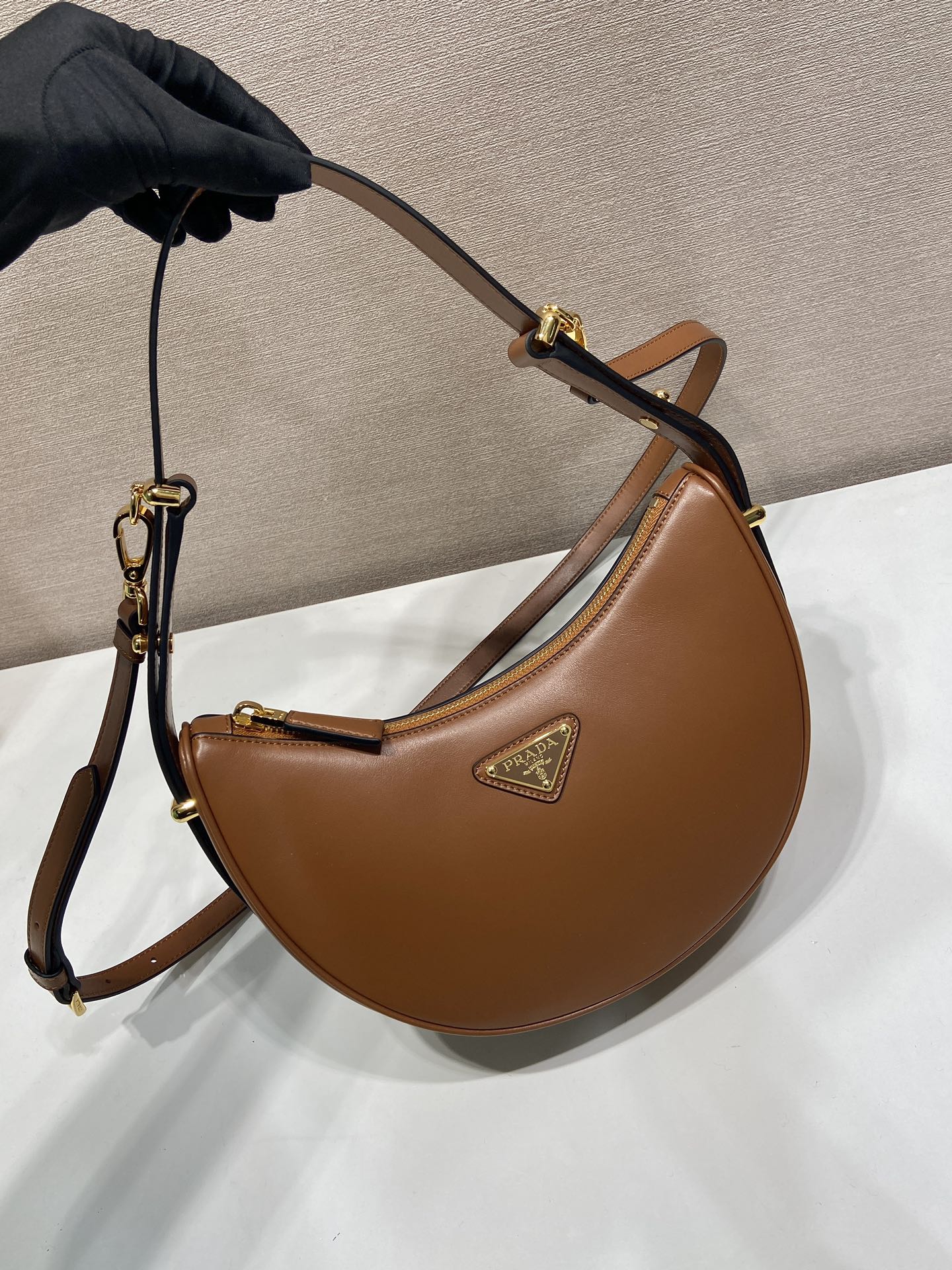 普拉达 PRADA Arque 手提腋下包  女包  棕色 皮革 H0-1BC194_ASK_F0XUG_V_HOO