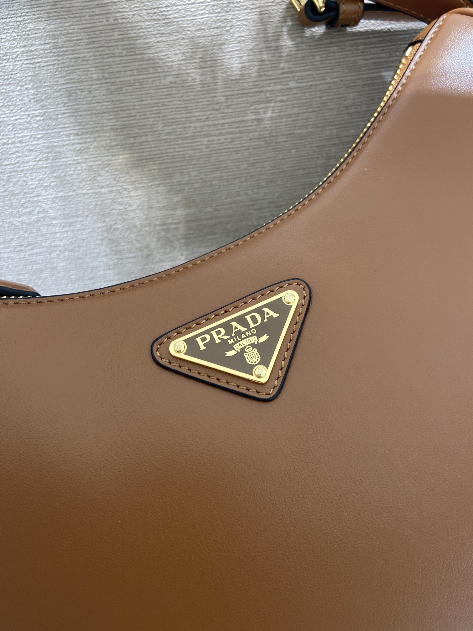 普拉达 PRADA Arque 手提腋下包  女包  棕色 皮革 H0-1BC194_ASK_F0XUG_V_HOO