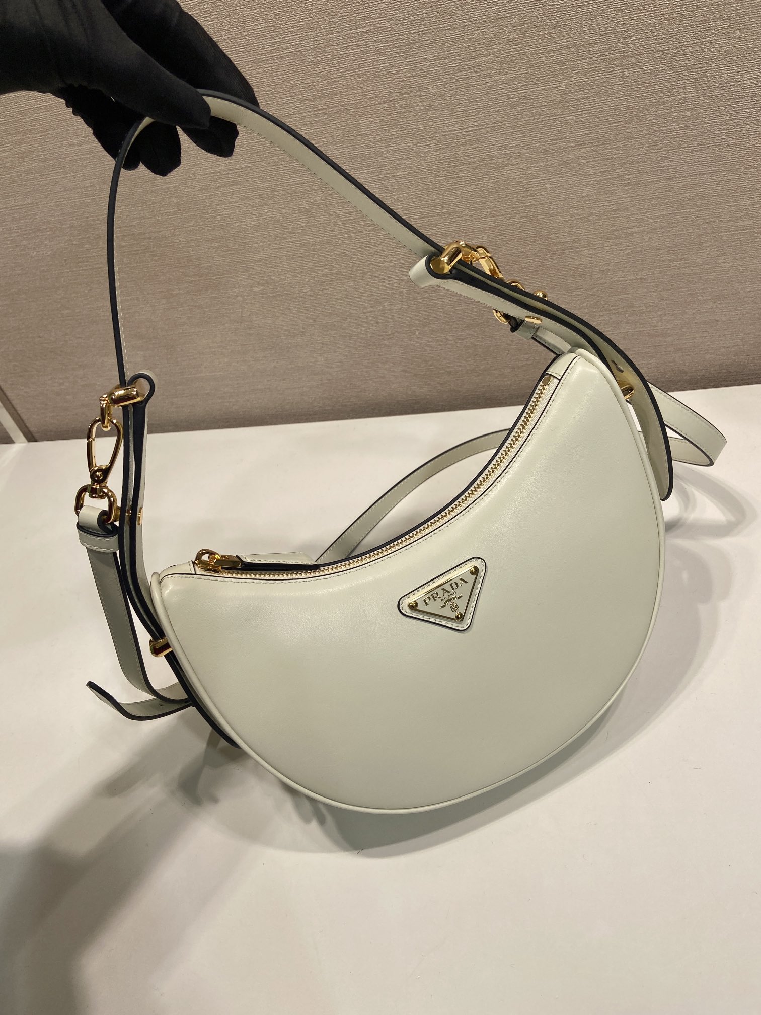 普拉达 PRADA Arque 手提腋下包  女包  白色 皮革 H0-1BC194-ASKF-0PG7V