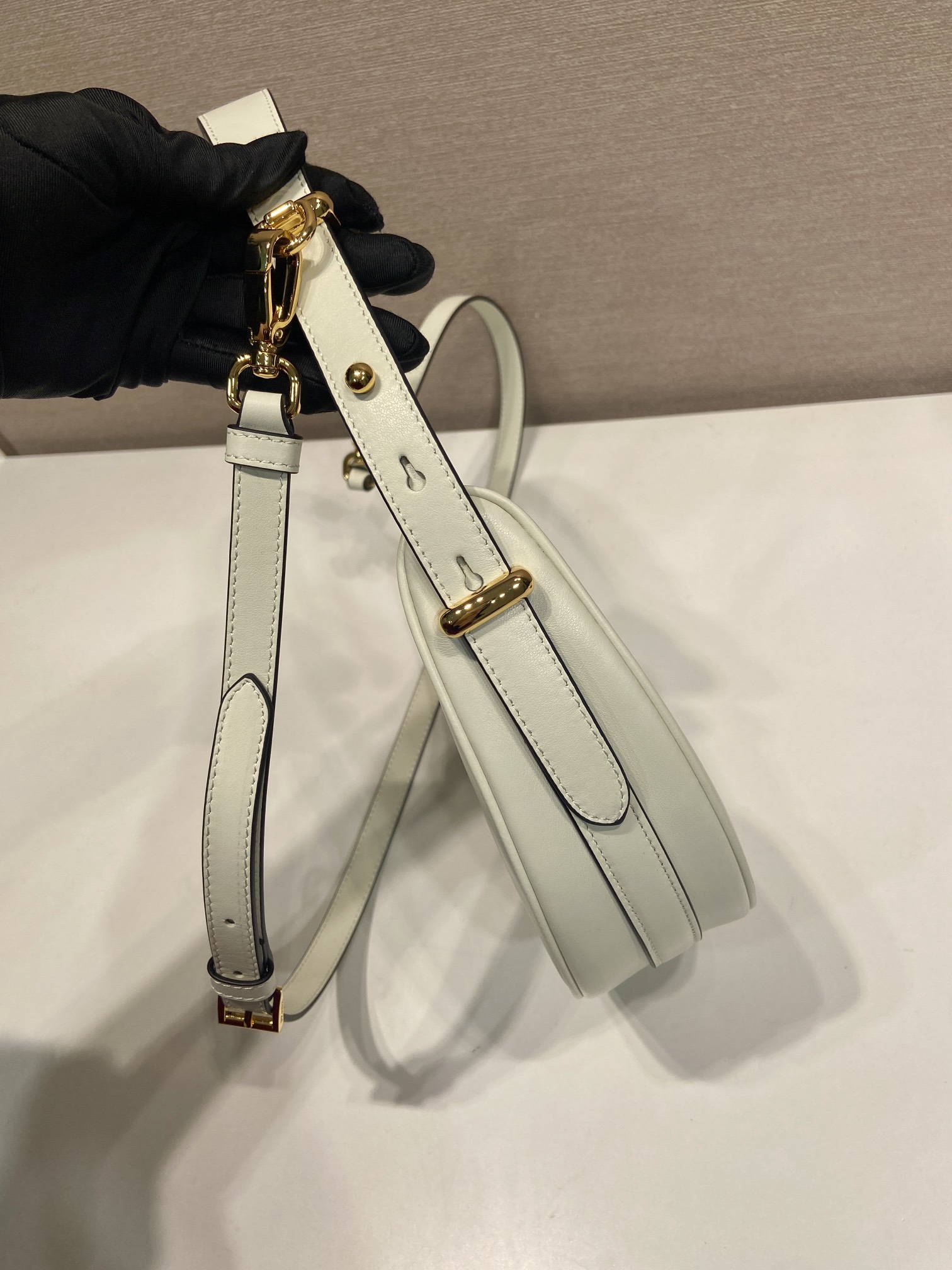 普拉达 PRADA Arque 手提腋下包  女包  白色 皮革 H0-1BC194-ASKF-0PG7V