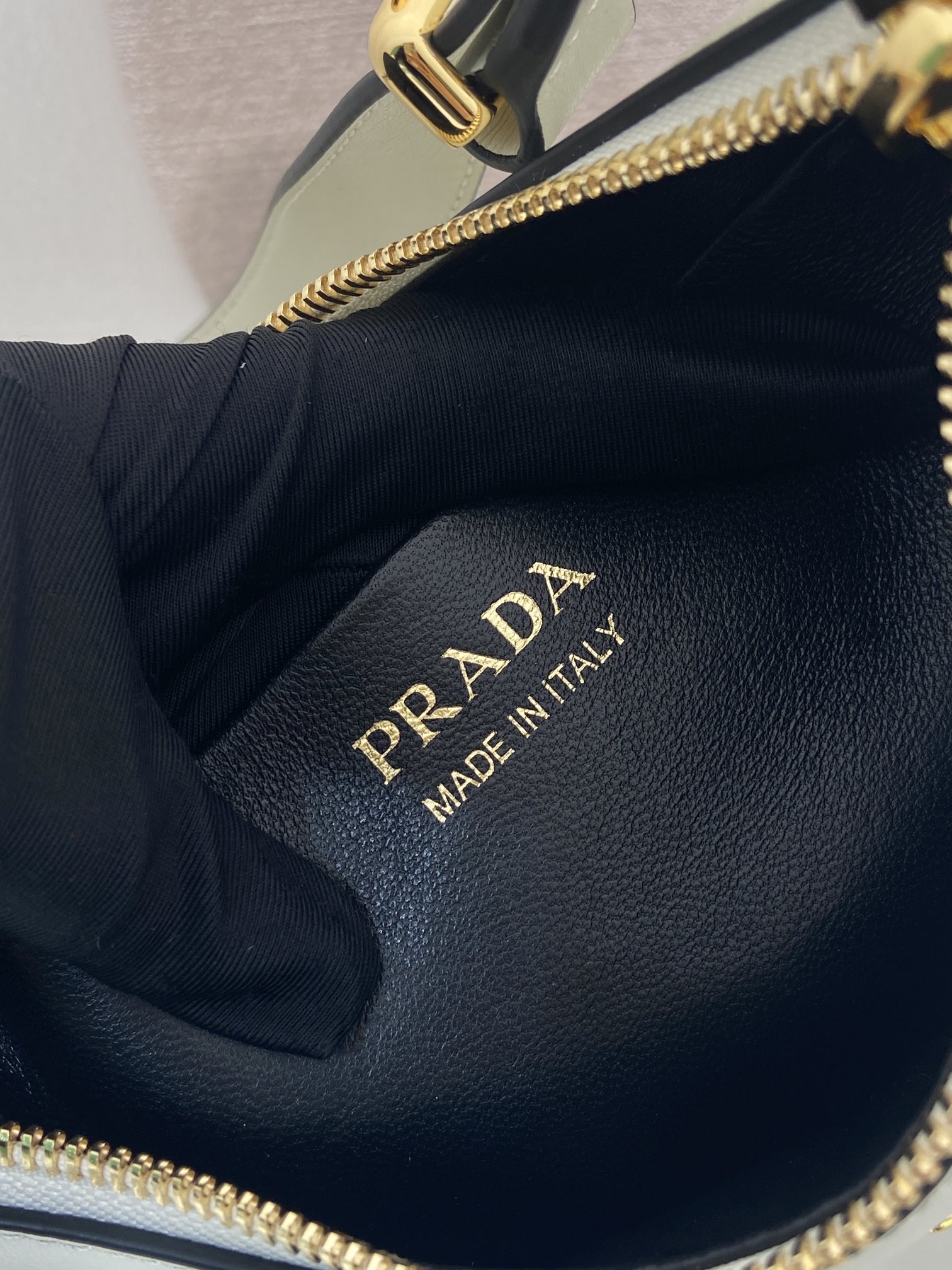 普拉达 PRADA Arque 手提腋下包  女包  白色 皮革 H0-1BC194-ASKF-0PG7V
