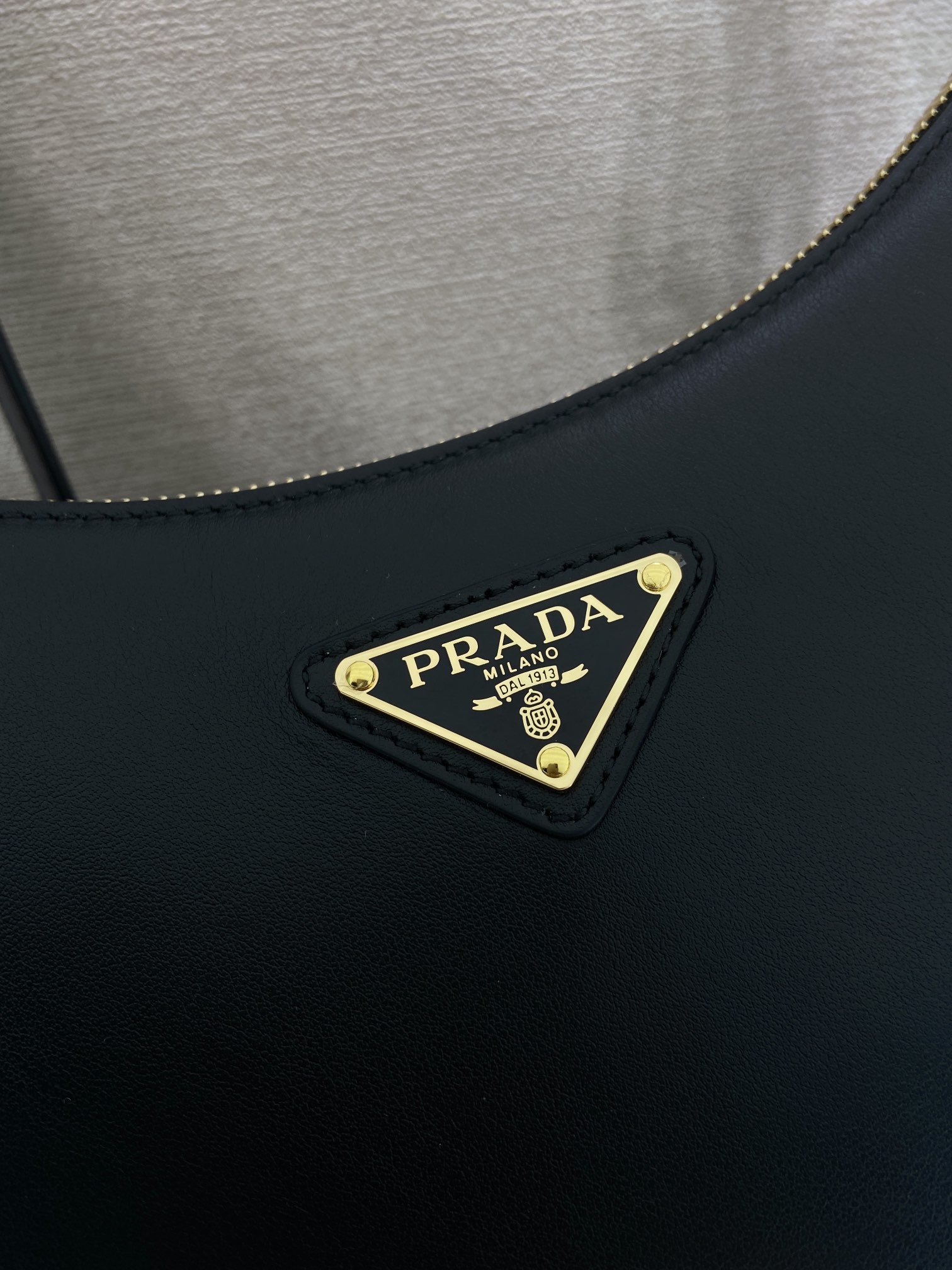 普拉达 PRADA Arque 手提腋下包  女包  黑色 皮革 H0-1BC194_ASK_F0002_V_HOO