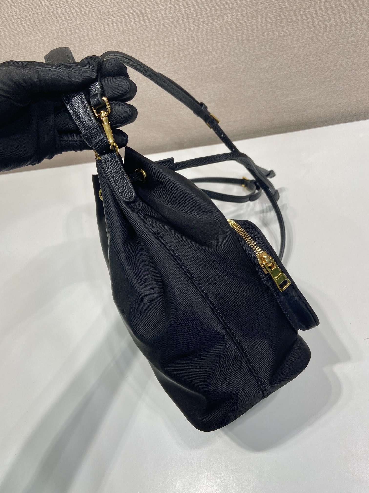 普拉达 PRADA DuetRe-Nylon 水桶 手提 斜跨  女包 黑色 尼龙 F0-1BH038_RV44_F0002