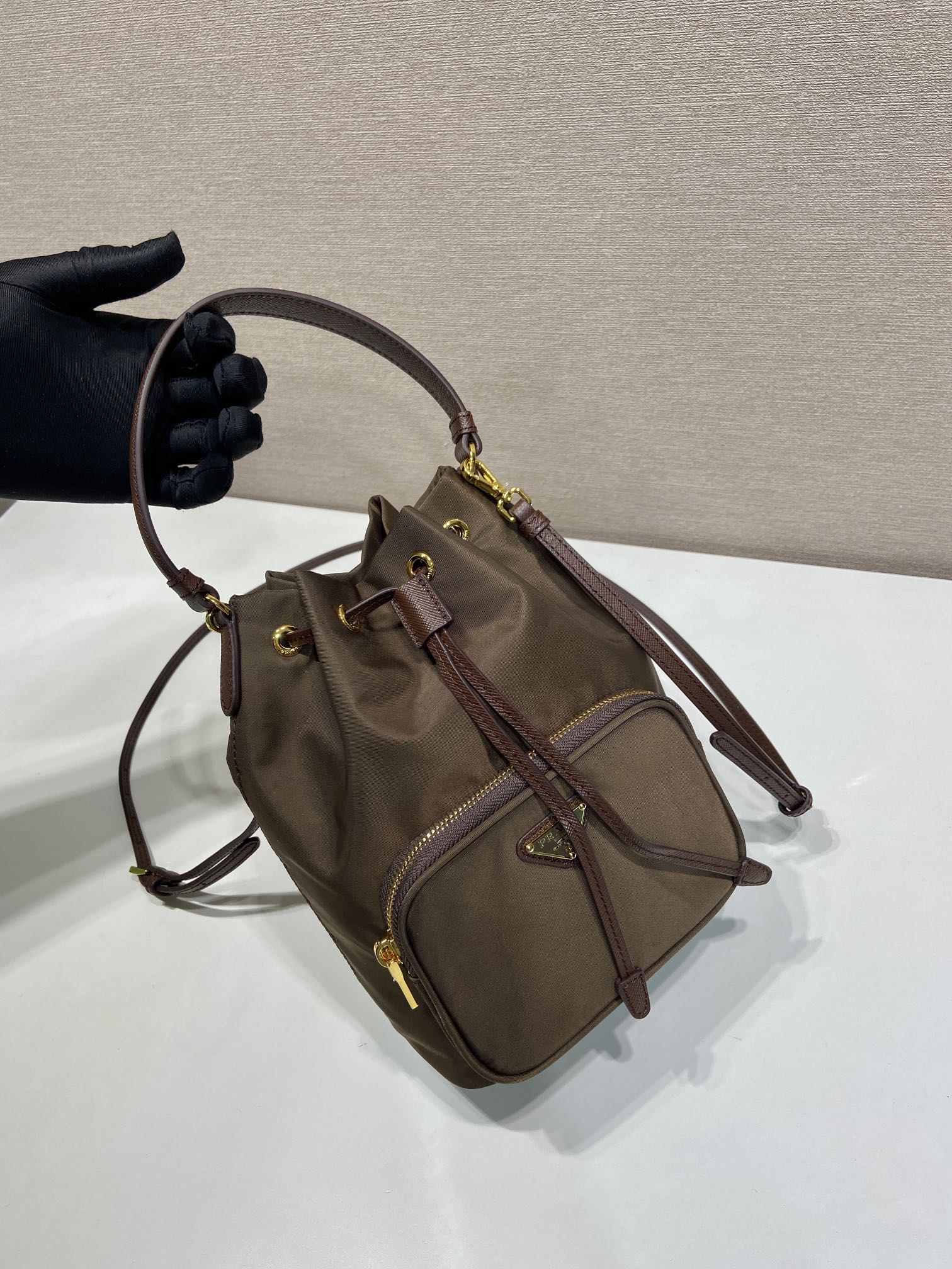 普拉达 PRADA DuetRe-Nylon 水桶 手提 斜跨  女包 深棕色 尼龙 F0-1BH038 