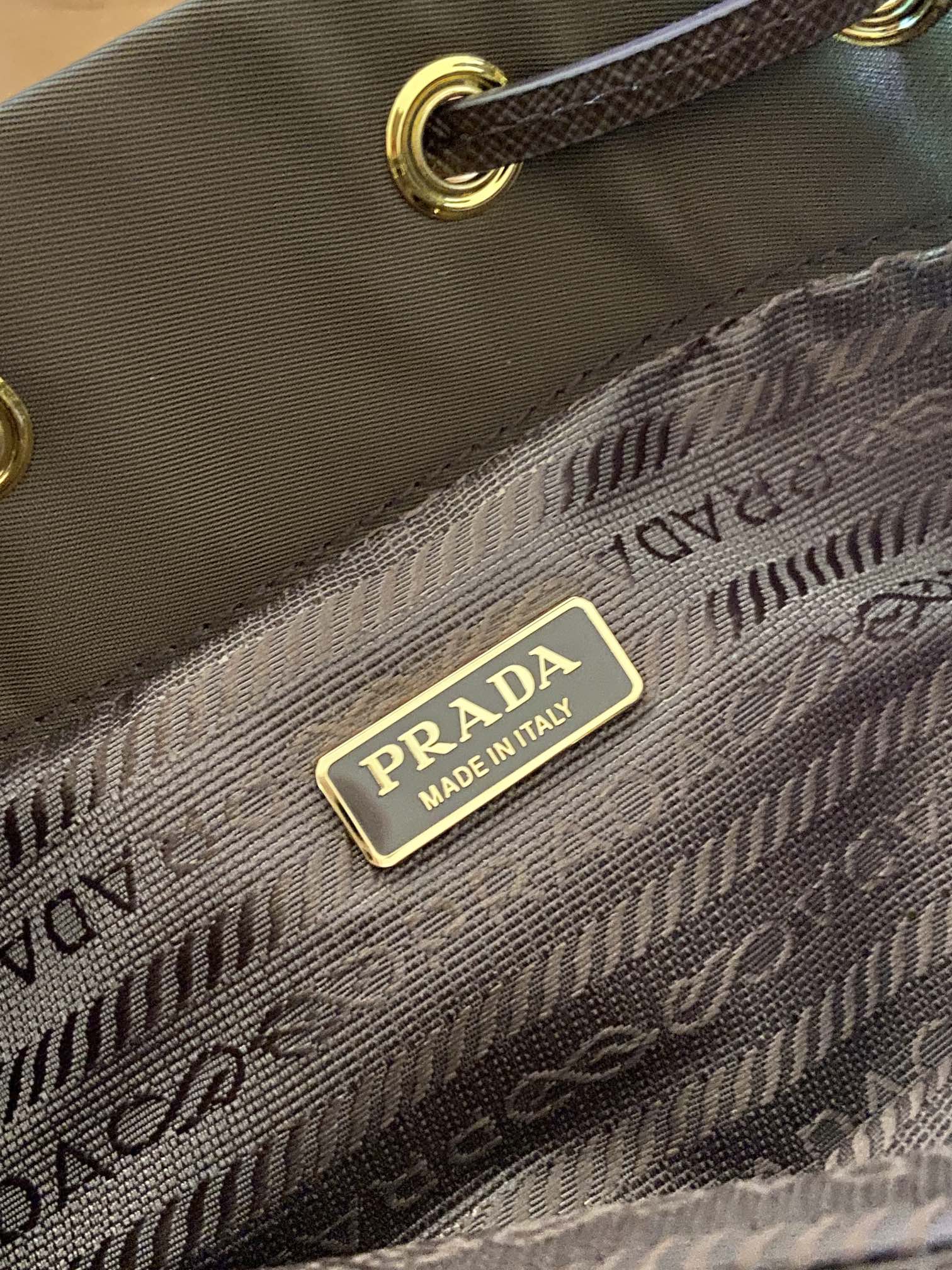 普拉达 PRADA DuetRe-Nylon 水桶 手提 斜跨  女包 深棕色 尼龙 F0-1BH038 