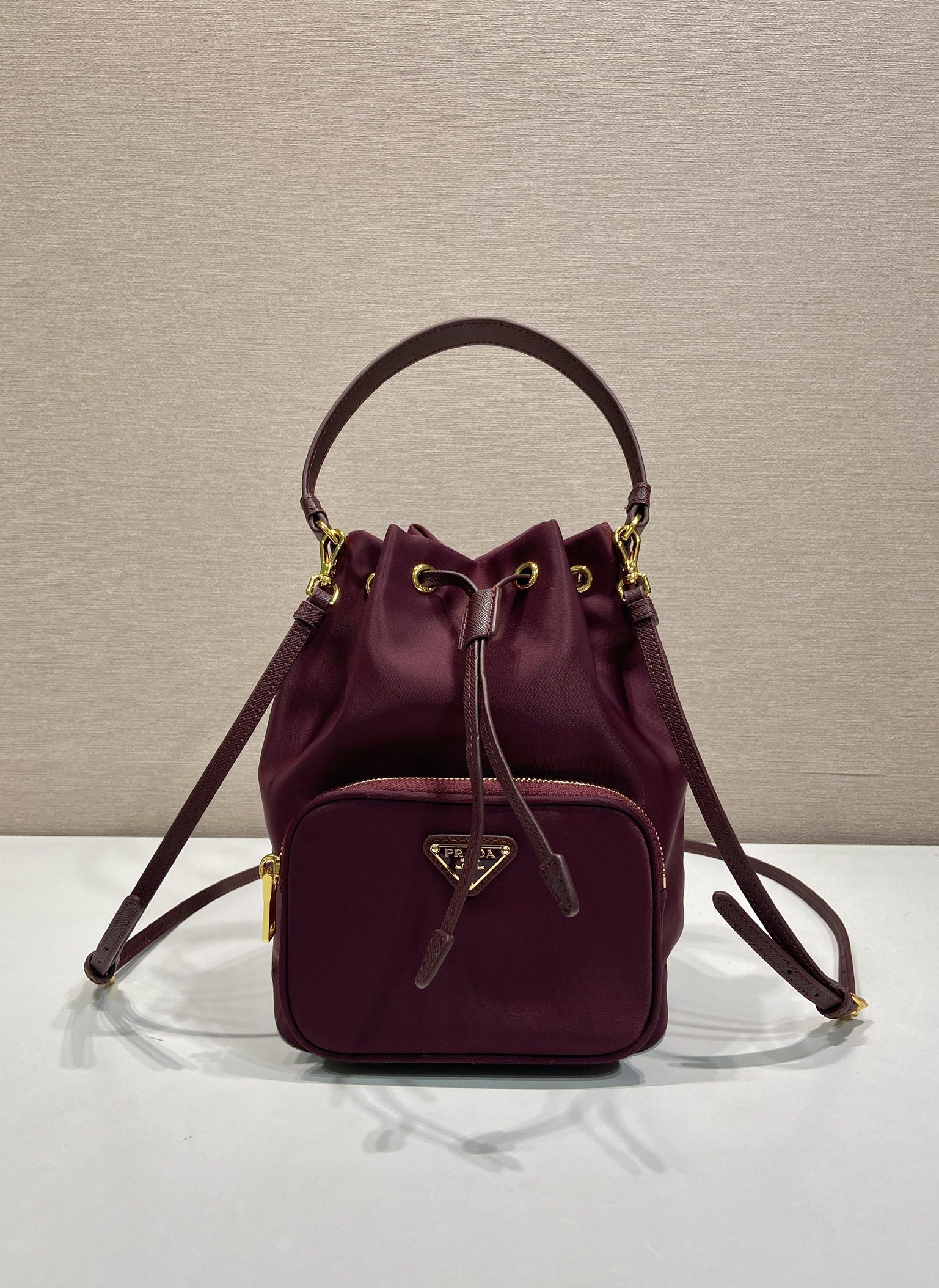 普拉达 PRADA DuetRe-Nylon 水桶 手提 斜跨  女包 石榴红 尼龙 F0-1BH038-V44-F0403-V-OOO