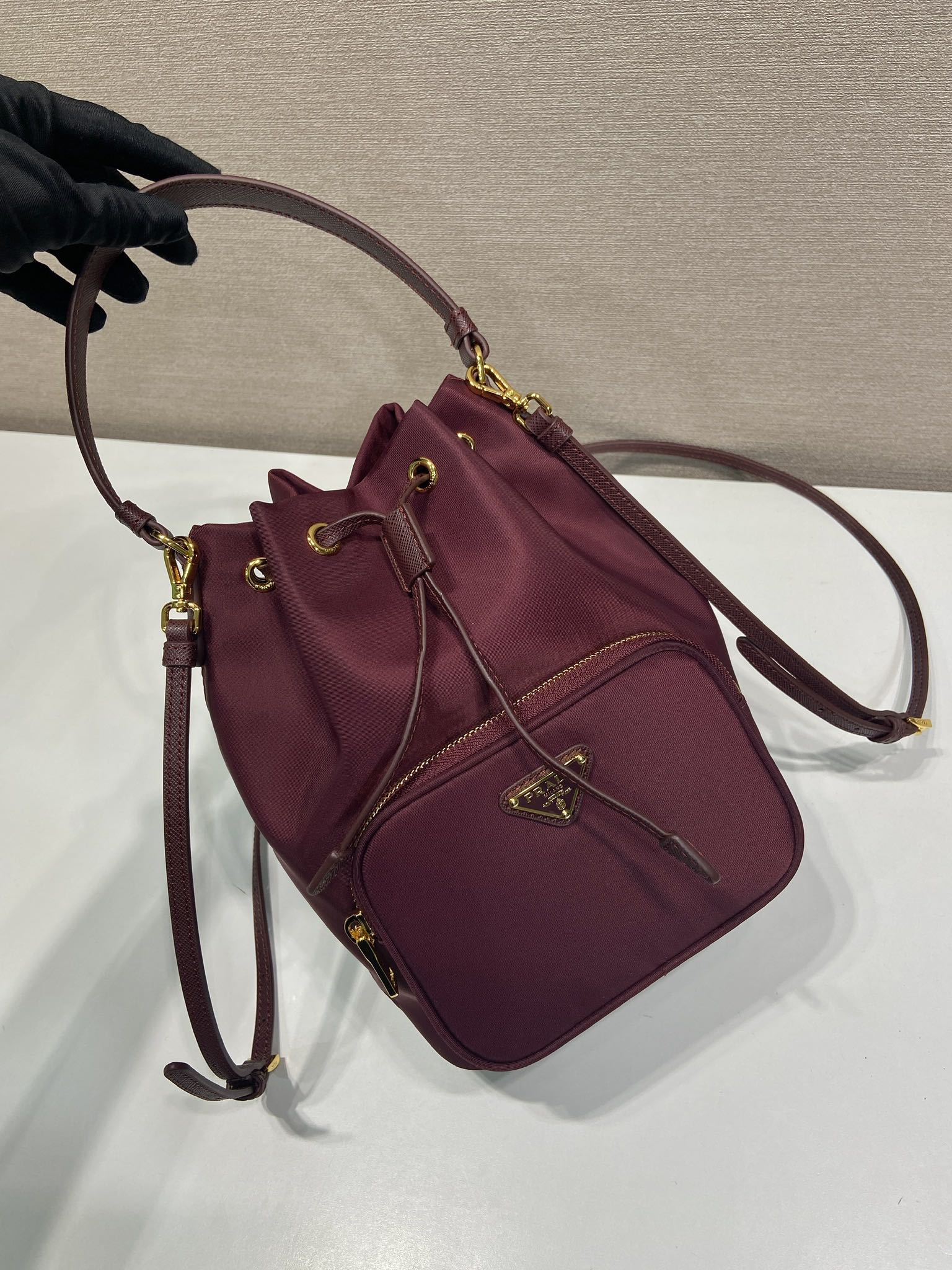 普拉达 PRADA DuetRe-Nylon 水桶 手提 斜跨  女包 石榴红 尼龙 F0-1BH038-V44-F0403-V-OOO