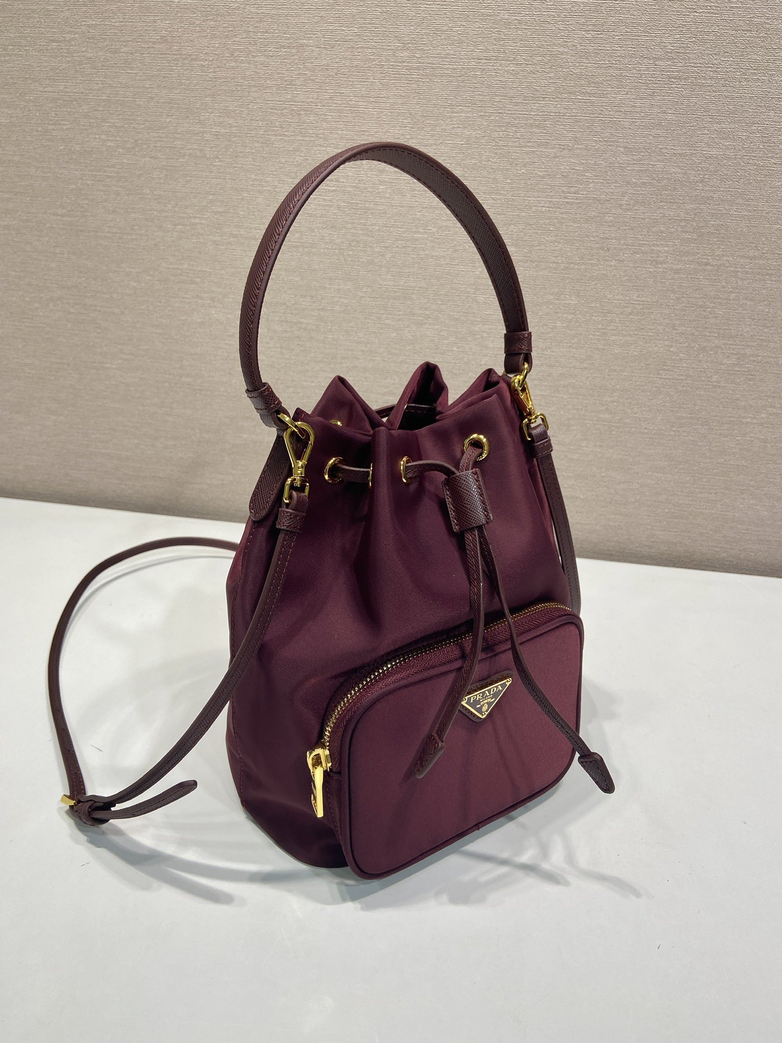 普拉达 PRADA DuetRe-Nylon 水桶 手提 斜跨  女包 石榴红 尼龙 F0-1BH038-V44-F0403-V-OOO