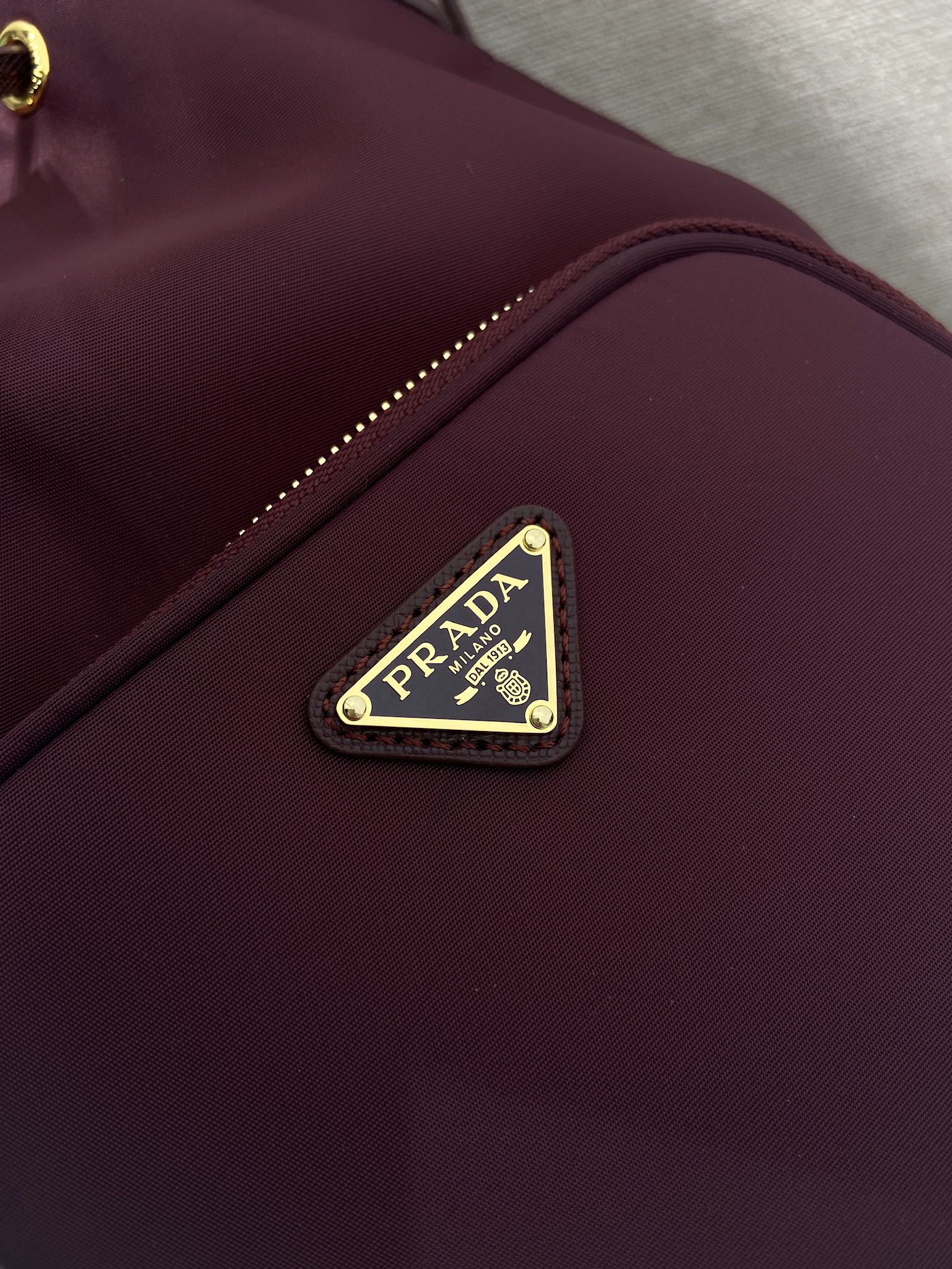 普拉达 PRADA DuetRe-Nylon 水桶 手提 斜跨  女包 石榴红 尼龙 F0-1BH038-V44-F0403-V-OOO