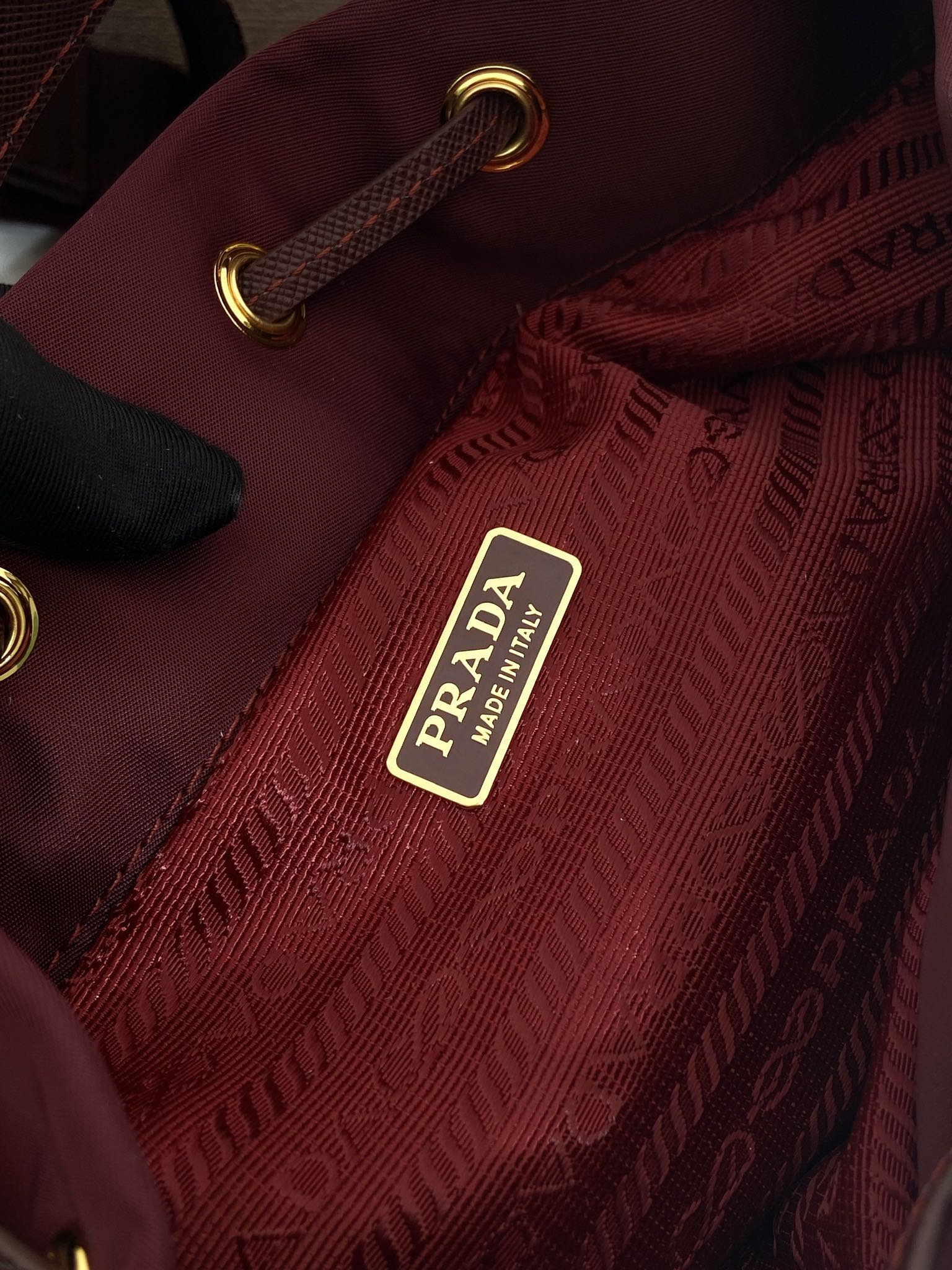 普拉达 PRADA DuetRe-Nylon 水桶 手提 斜跨  女包 石榴红 尼龙 F0-1BH038-V44-F0403-V-OOO