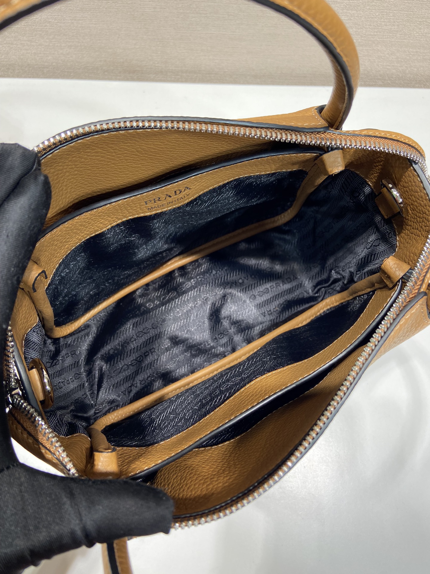 小号 普拉达 PRADA DuetRe-Nylon 水桶 手提 斜跨  女包 焦糖色 皮质 H0-1BC145_2DKV_F03V8_V_7NM