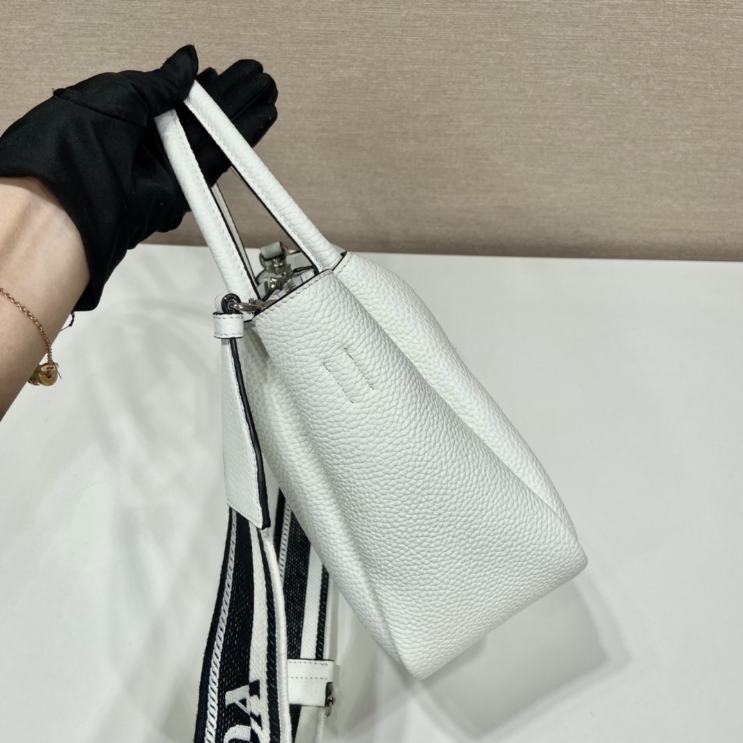 小号 普拉达 PRADA  手提 斜跨  女包 白色 皮质 H0-1BC145_2DKV_F0009
