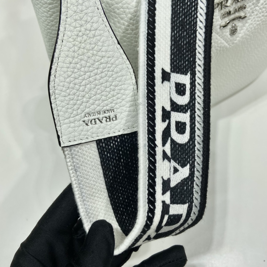 小号 普拉达 PRADA  手提 斜跨  女包 白色 皮质 H0-1BC145_2DKV_F0009