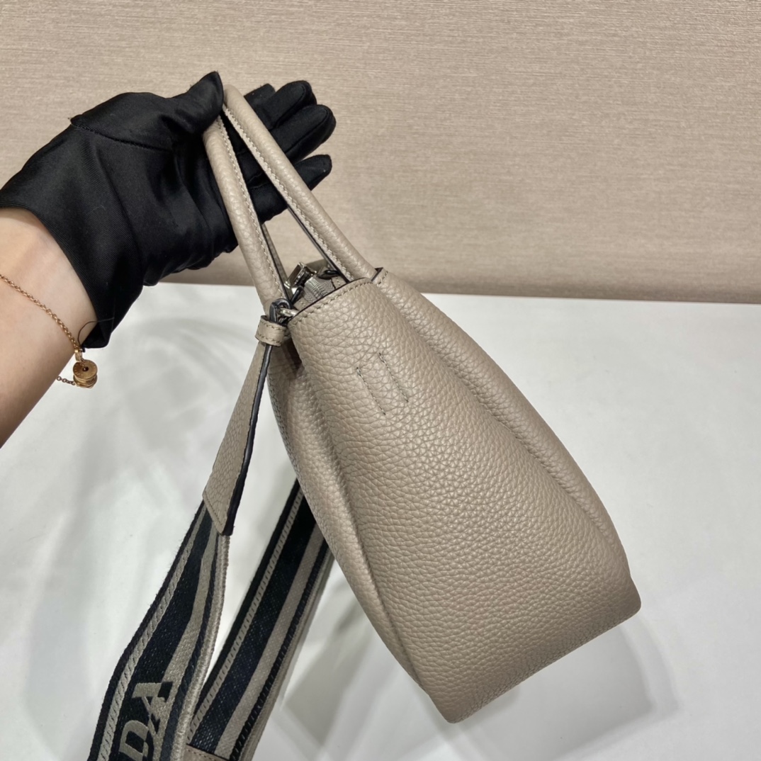 小号 普拉达 PRADA  手提 斜跨  女包 泥灰色 皮质 H0-1BC145_2DKV_F0572_V_3OO