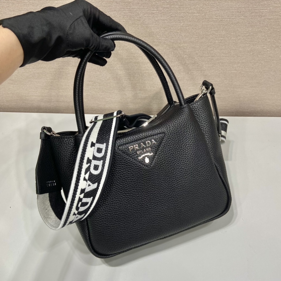 小号 普拉达 PRADA  手提 斜跨  女包 黑色色 皮质 H0-1BC145_2DKV_F0002_V_3OO
