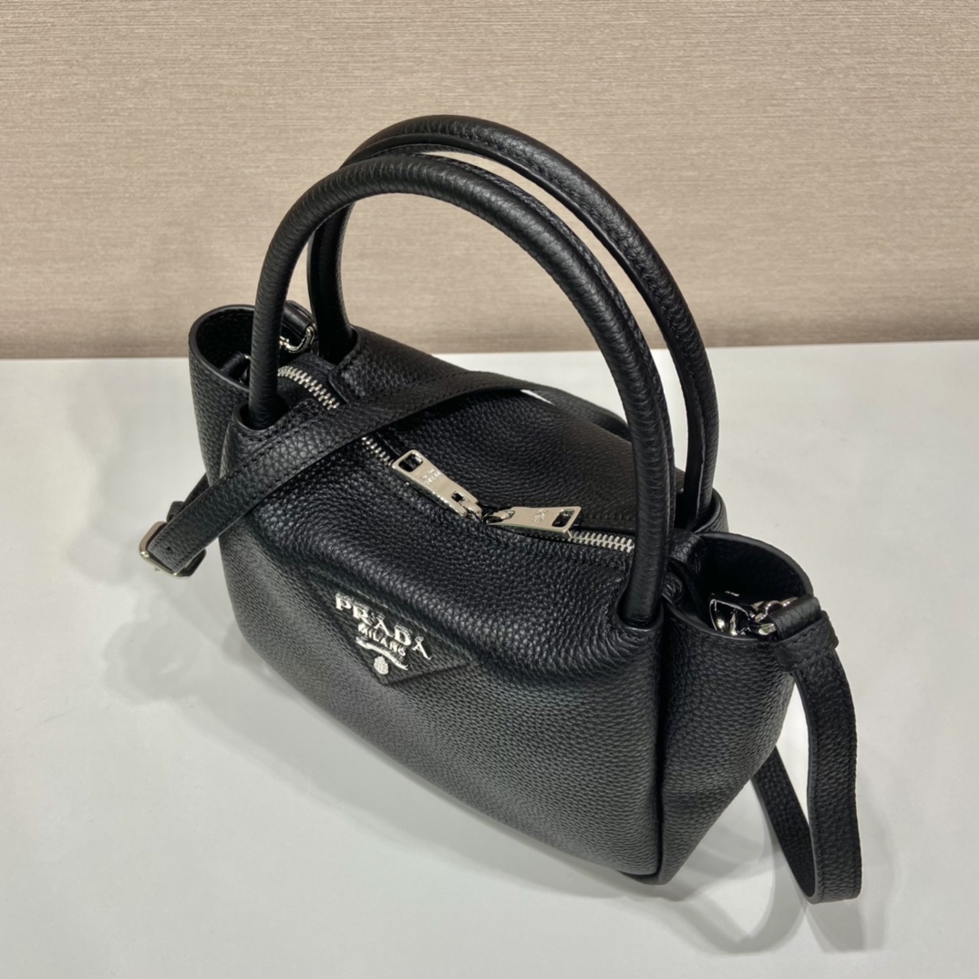 小号 普拉达 PRADA  手提 斜跨  女包 黑色色 皮质 H0-1BC145_2DKV_F0002_V_3OO