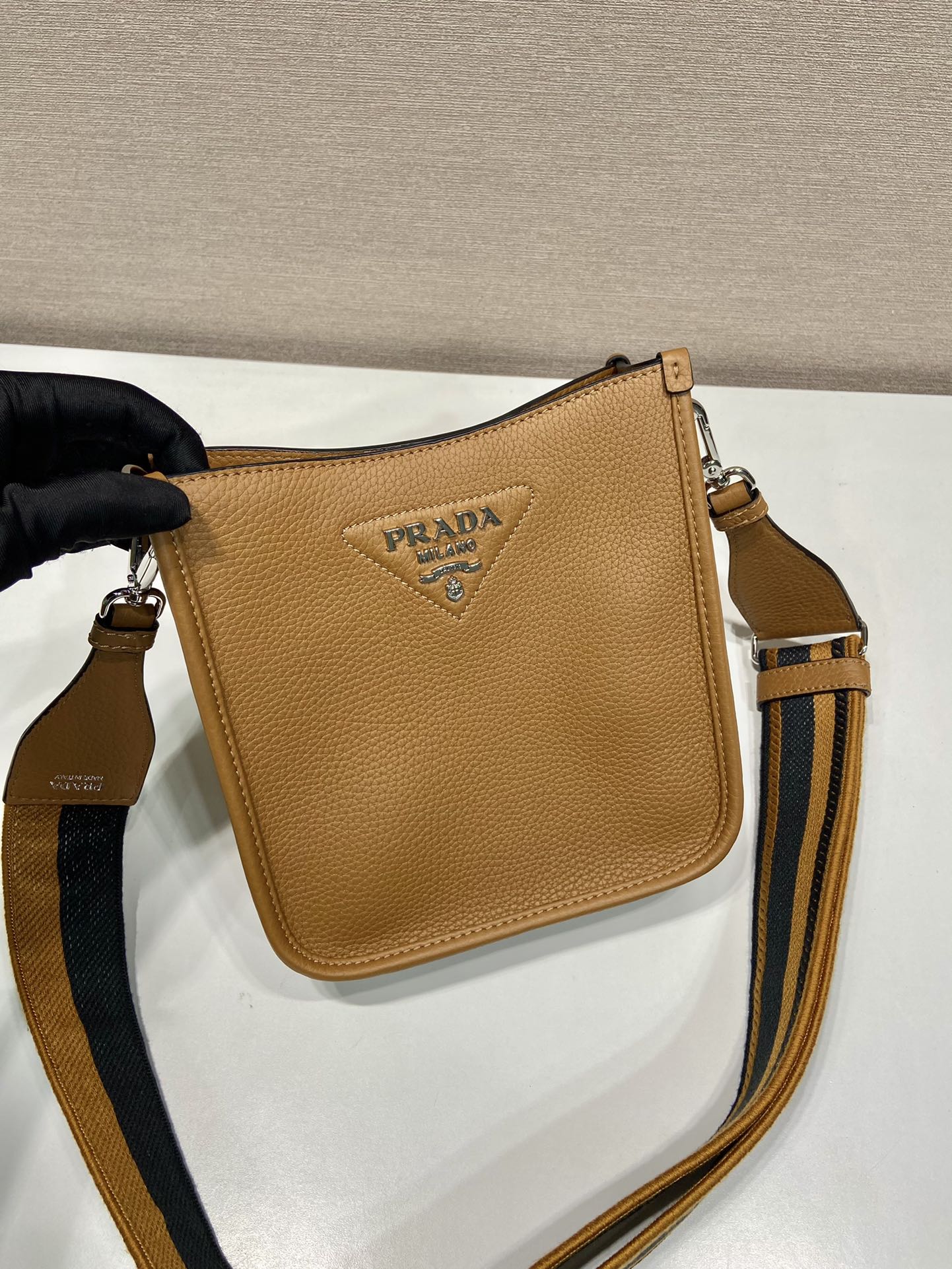  （双肩带-银logo）mini 普拉达 PRADA   斜跨 女包 焦糖色 皮质 H0-1BH191_2DKV_F02Z8_V_3OO