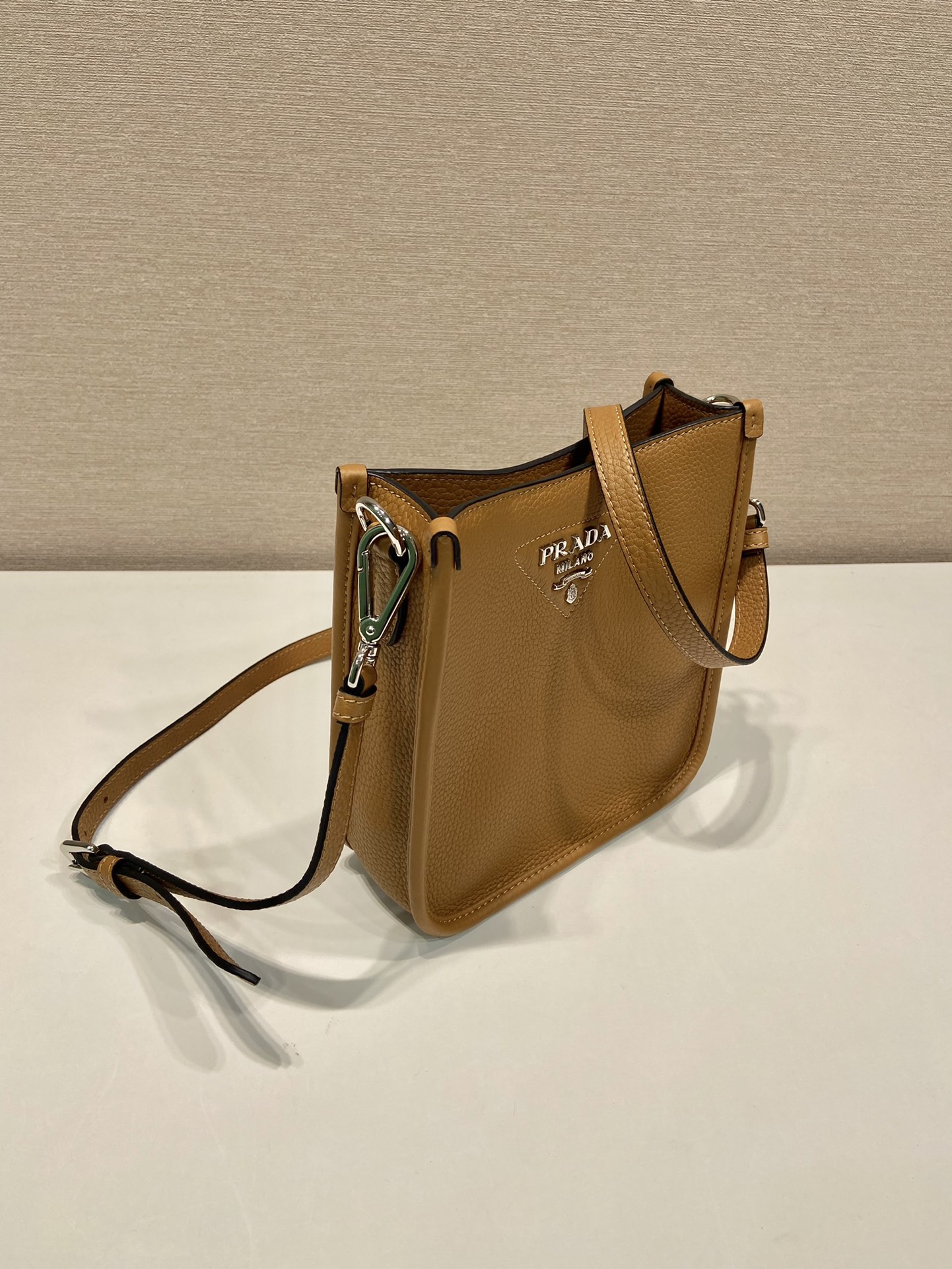  （双肩带-银logo）mini 普拉达 PRADA   斜跨 女包 焦糖色 皮质 H0-1BH191_2DKV_F02Z8_V_3OO