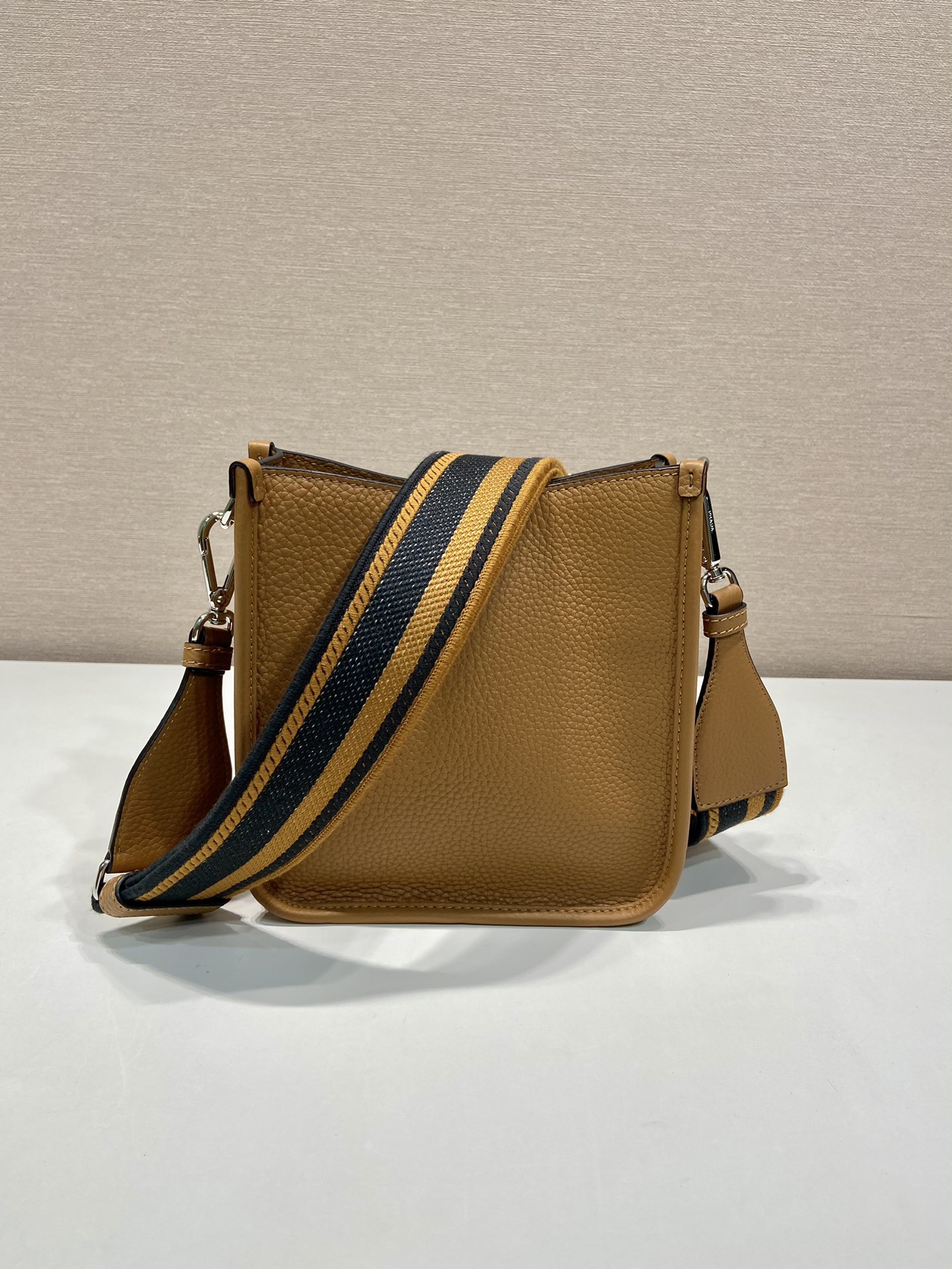  （双肩带-银logo）mini 普拉达 PRADA   斜跨 女包 焦糖色 皮质 H0-1BH191_2DKV_F02Z8_V_3OO