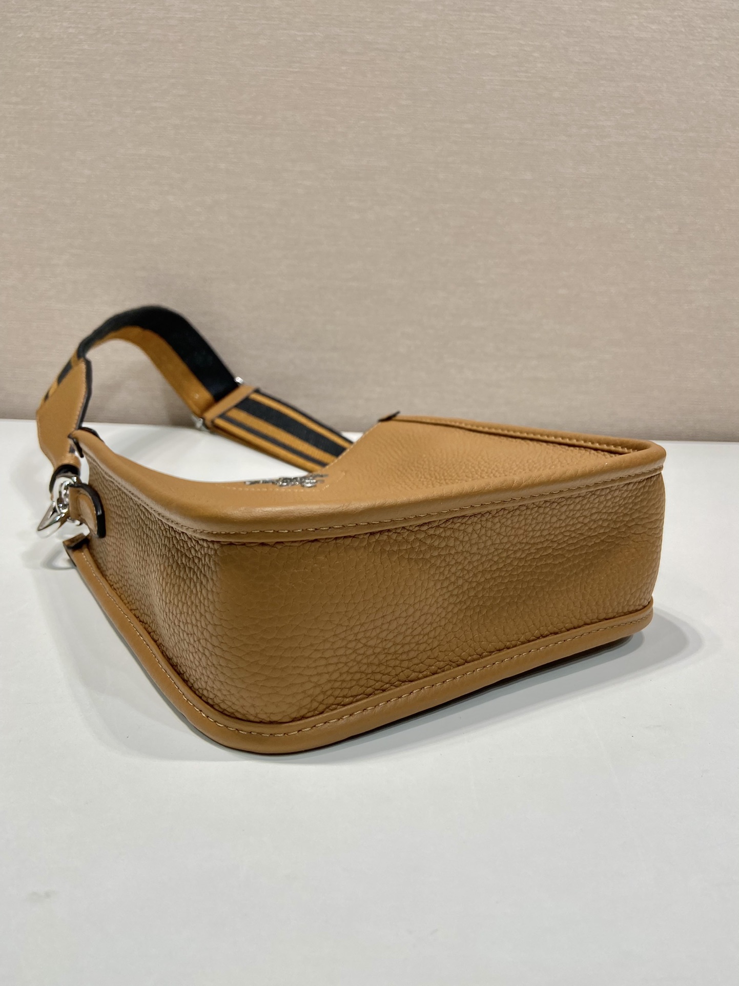 （双肩带-银logo）mini 普拉达 PRADA   斜跨 女包 焦糖色 皮质 H0-1BH191_2DKV_F02Z8_V_3OO
