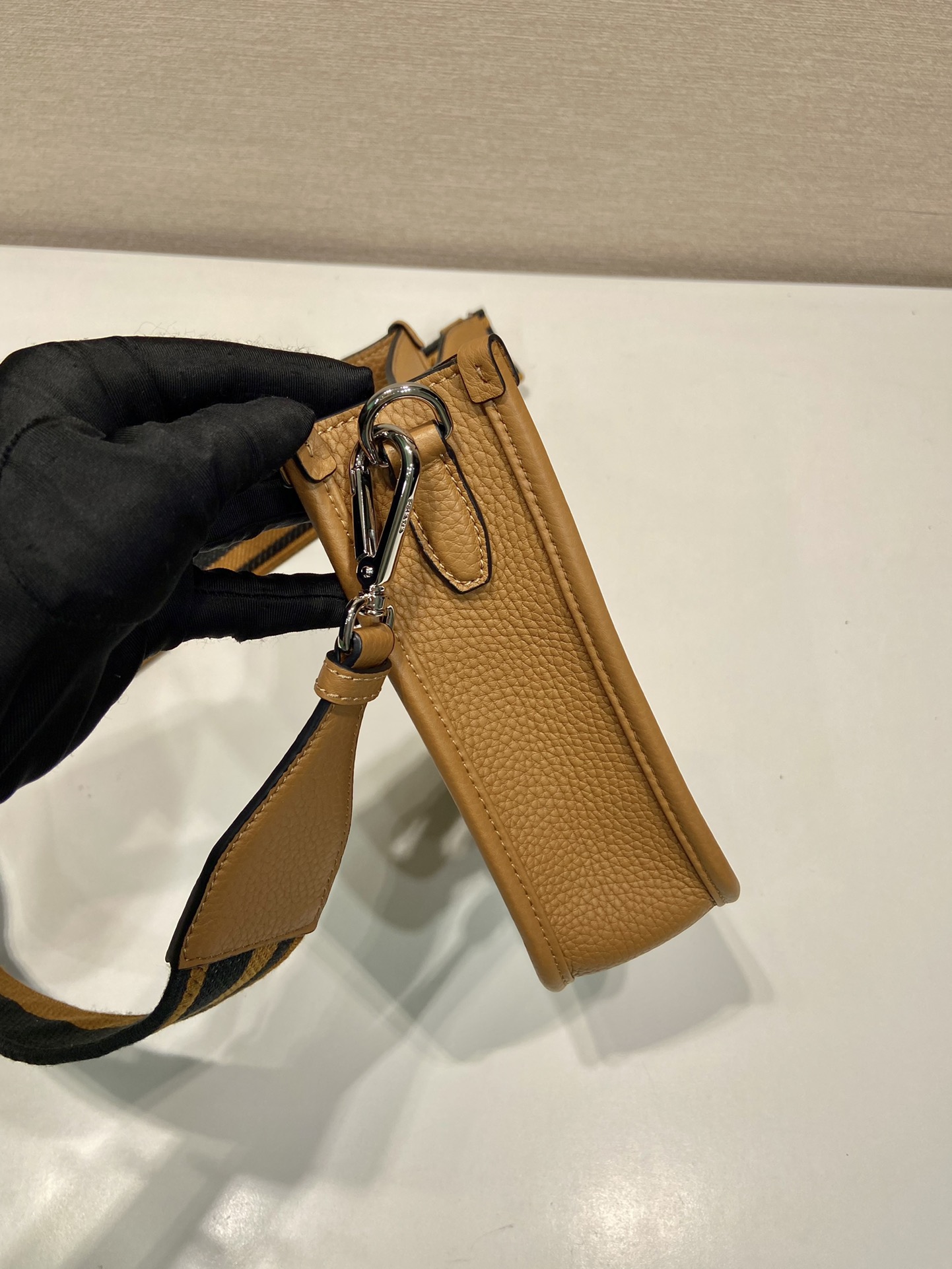  （双肩带-银logo）mini 普拉达 PRADA   斜跨 女包 焦糖色 皮质 H0-1BH191_2DKV_F02Z8_V_3OO