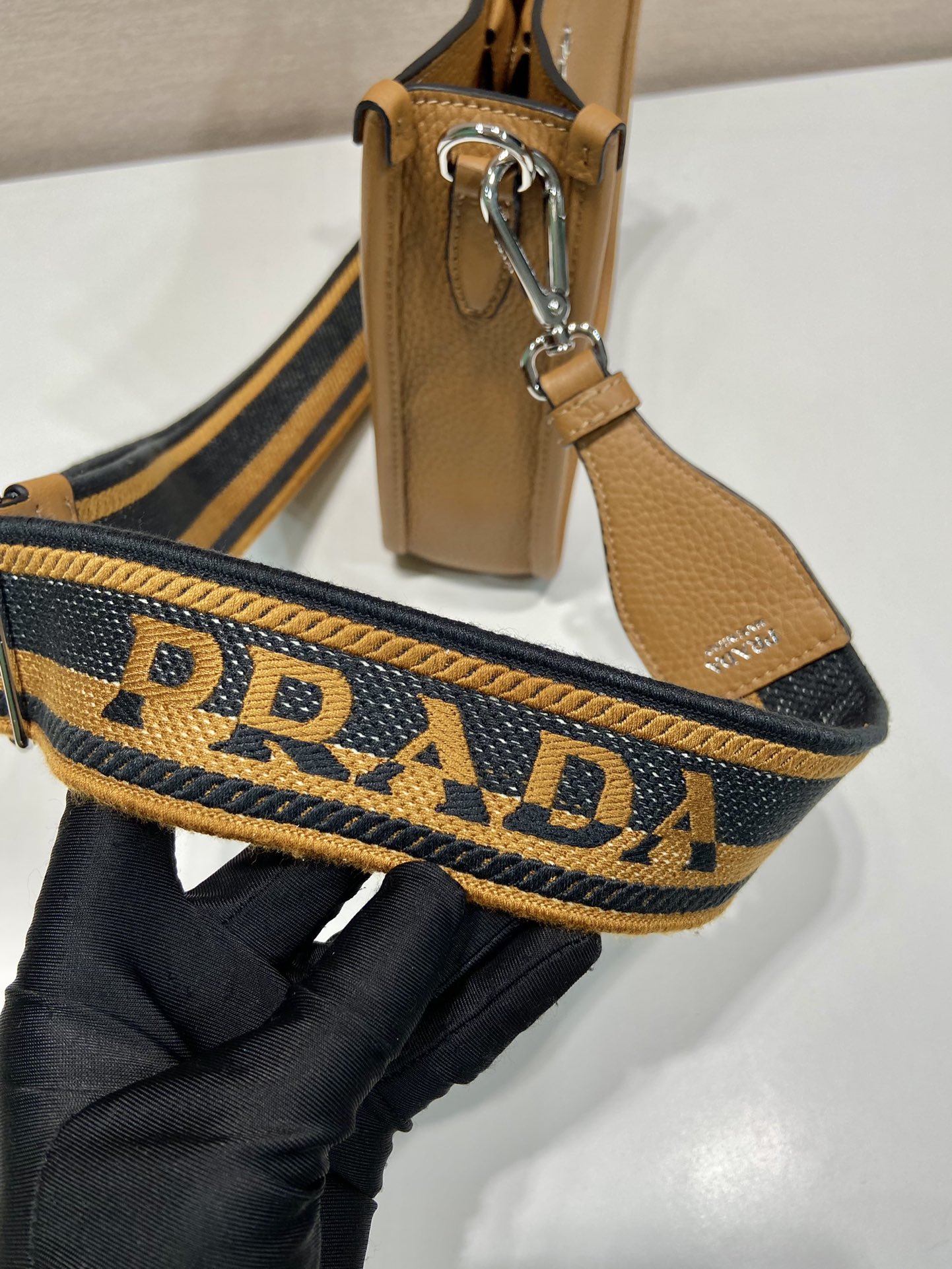  （双肩带-银logo）mini 普拉达 PRADA   斜跨 女包 焦糖色 皮质 H0-1BH191_2DKV_F02Z8_V_3OO