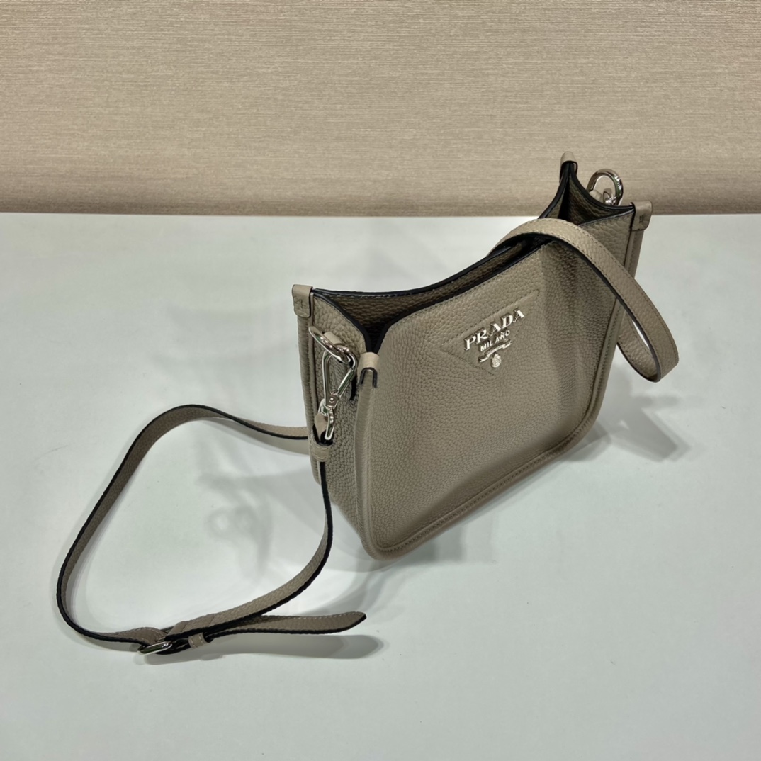 （双肩带-银logo）mini 普拉达 PRADA   斜跨 女包 浅灰色 皮质 H0-1BH191_2DKV_F0572_V_3OO