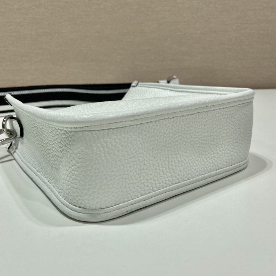 （双肩带-银logo）mini 普拉达 PRADA   斜跨 女包 白色 皮质 H0-1BH191_2DKV_F0009_V_3OO