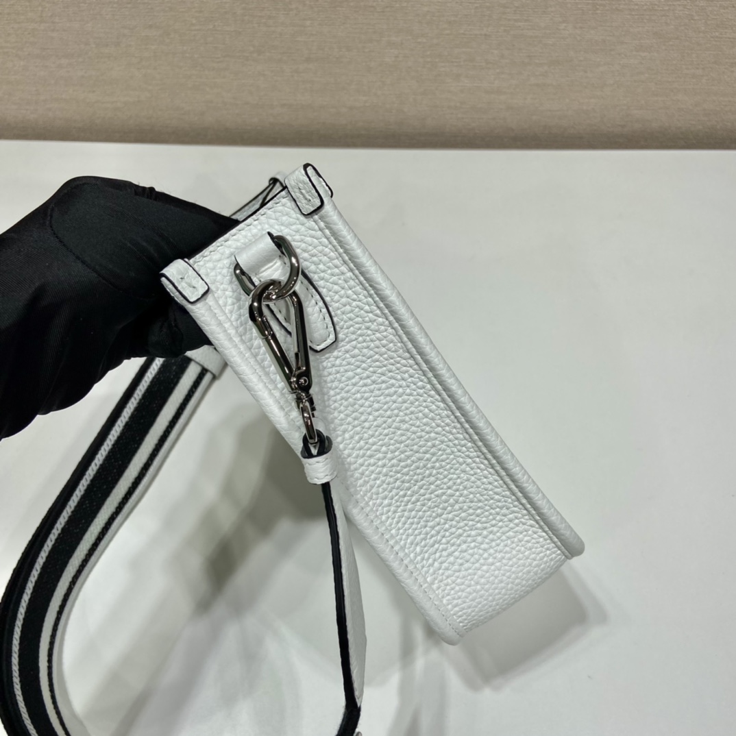 （双肩带-银logo）mini 普拉达 PRADA   斜跨 女包 白色 皮质 H0-1BH191_2DKV_F0009_V_3OO