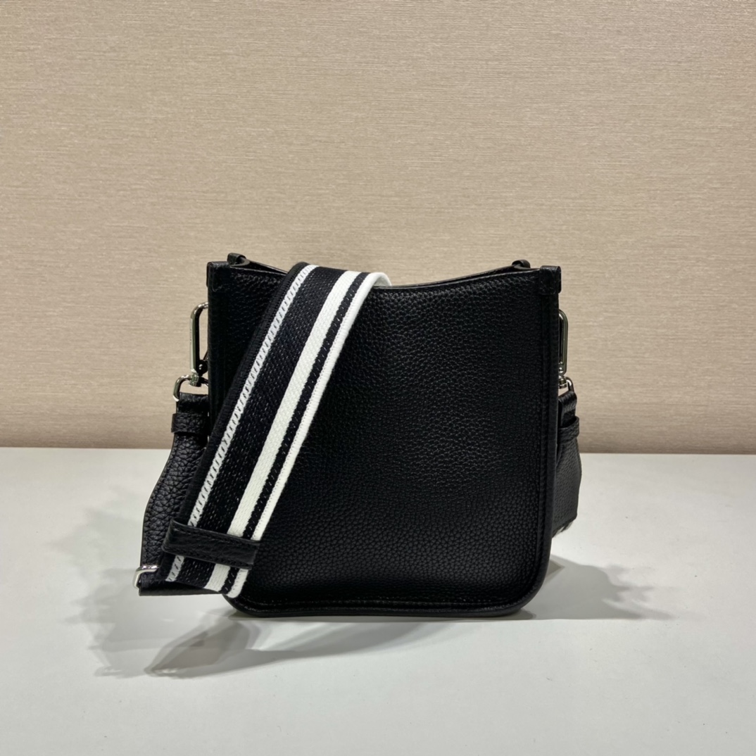 （双肩带-银logo）mini 普拉达 PRADA   斜跨 女包 黑色 皮质 H0-1BH191_2DKV_F0002_V_3OO